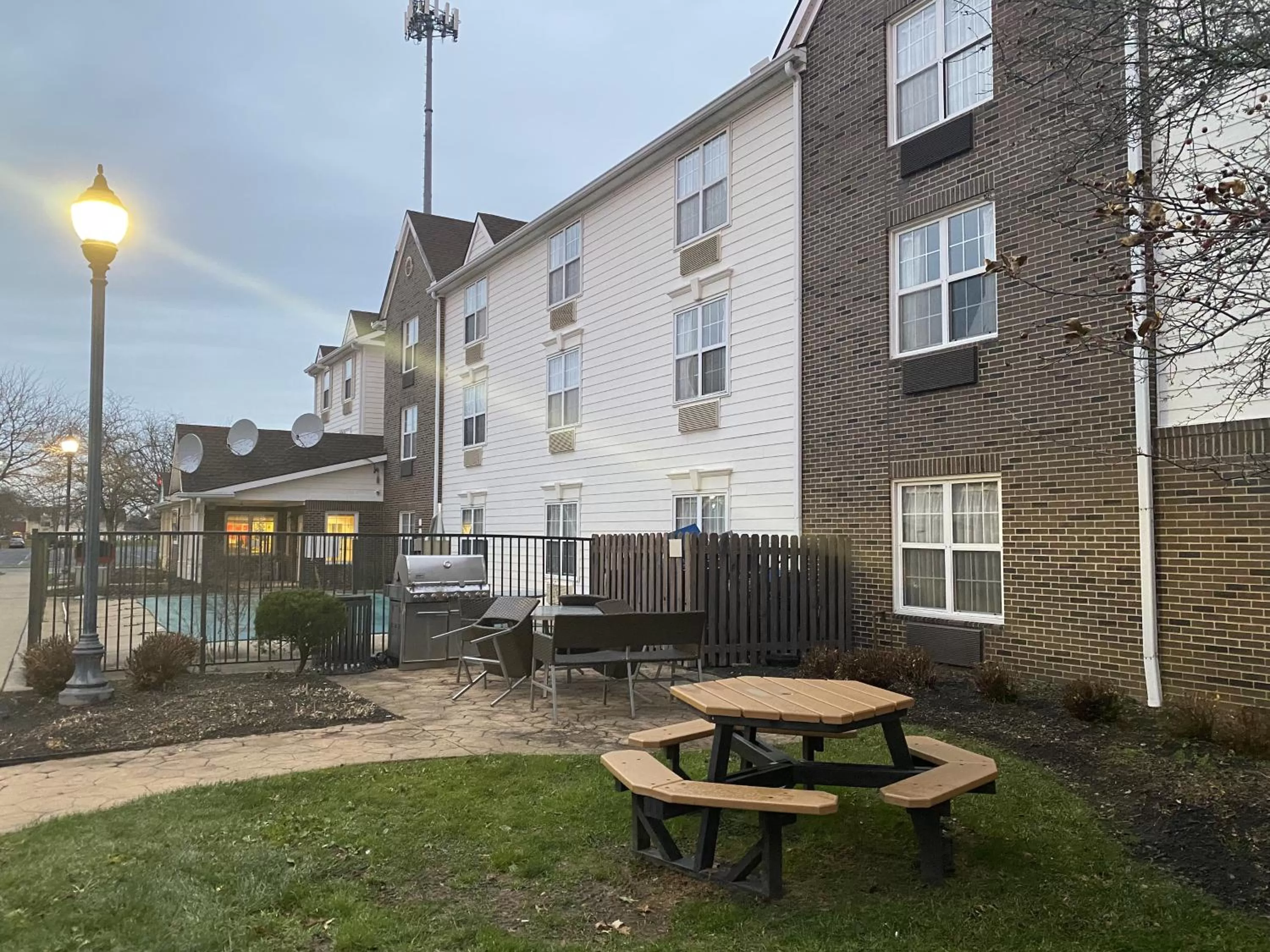 Property building in MainStay Suites Middleburg Heights Cleveland Airport