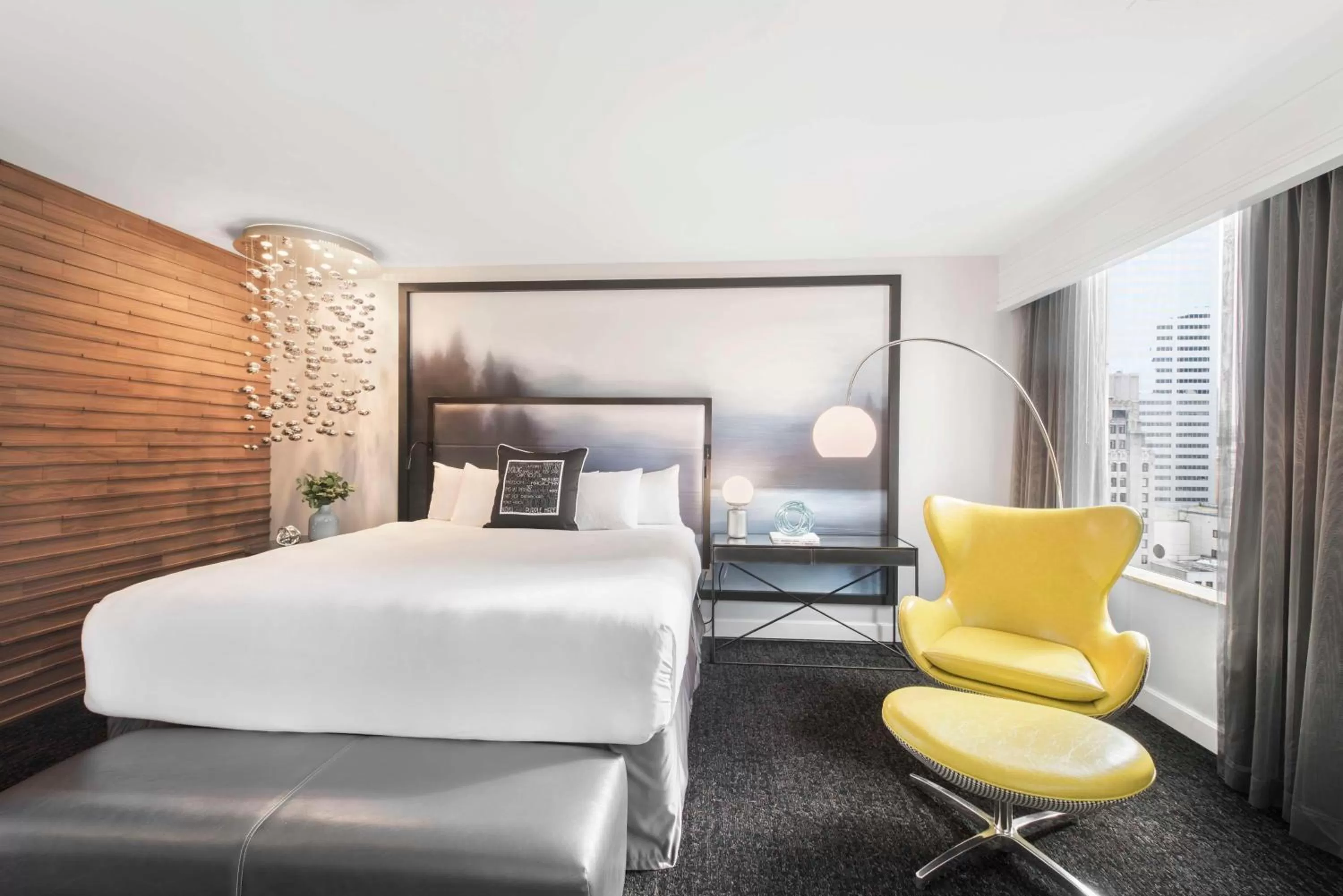 Living room, Bed in Hilton Motif Seattle