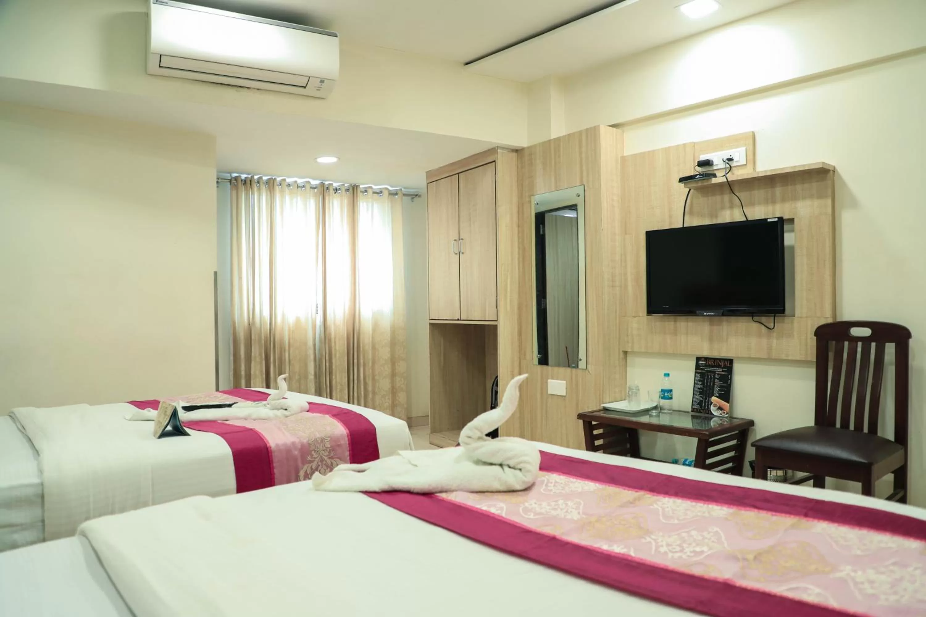 TV and multimedia, Bed in Hotel Plaza Executive - near BKC