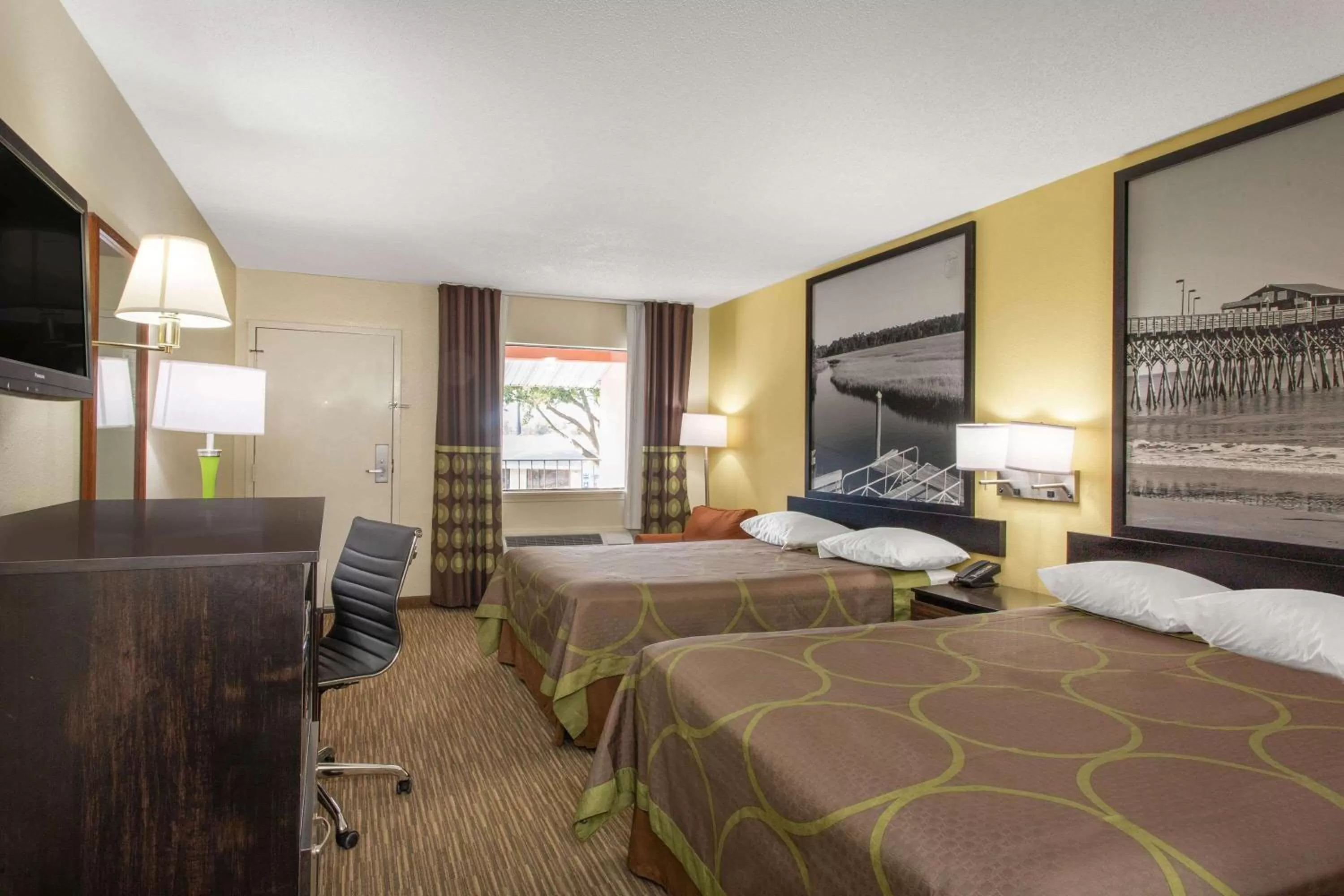 Photo of the whole room, Bed in Super 8 by Wyndham Florence