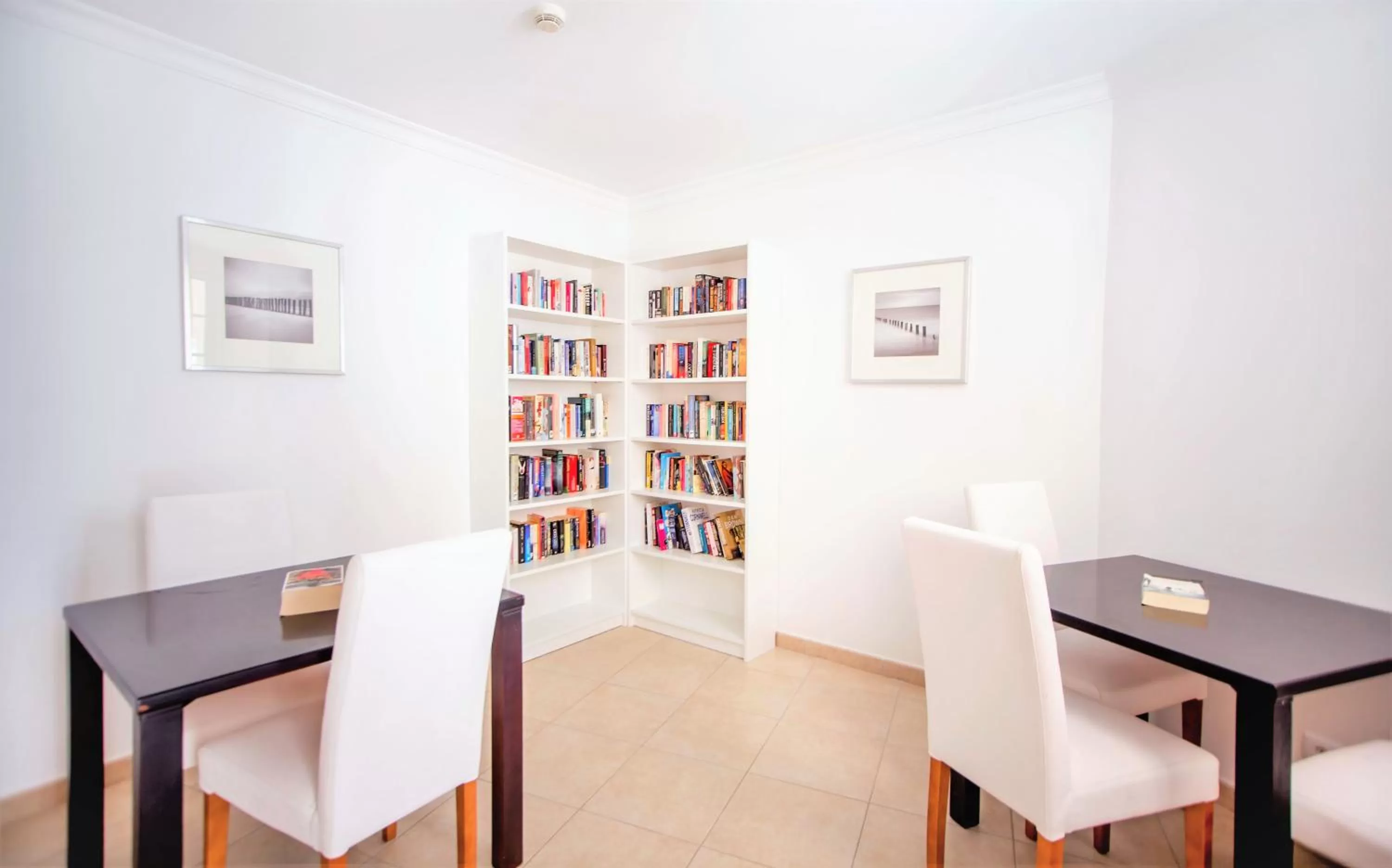 Library in Aquamar Albufeira Aparthotel