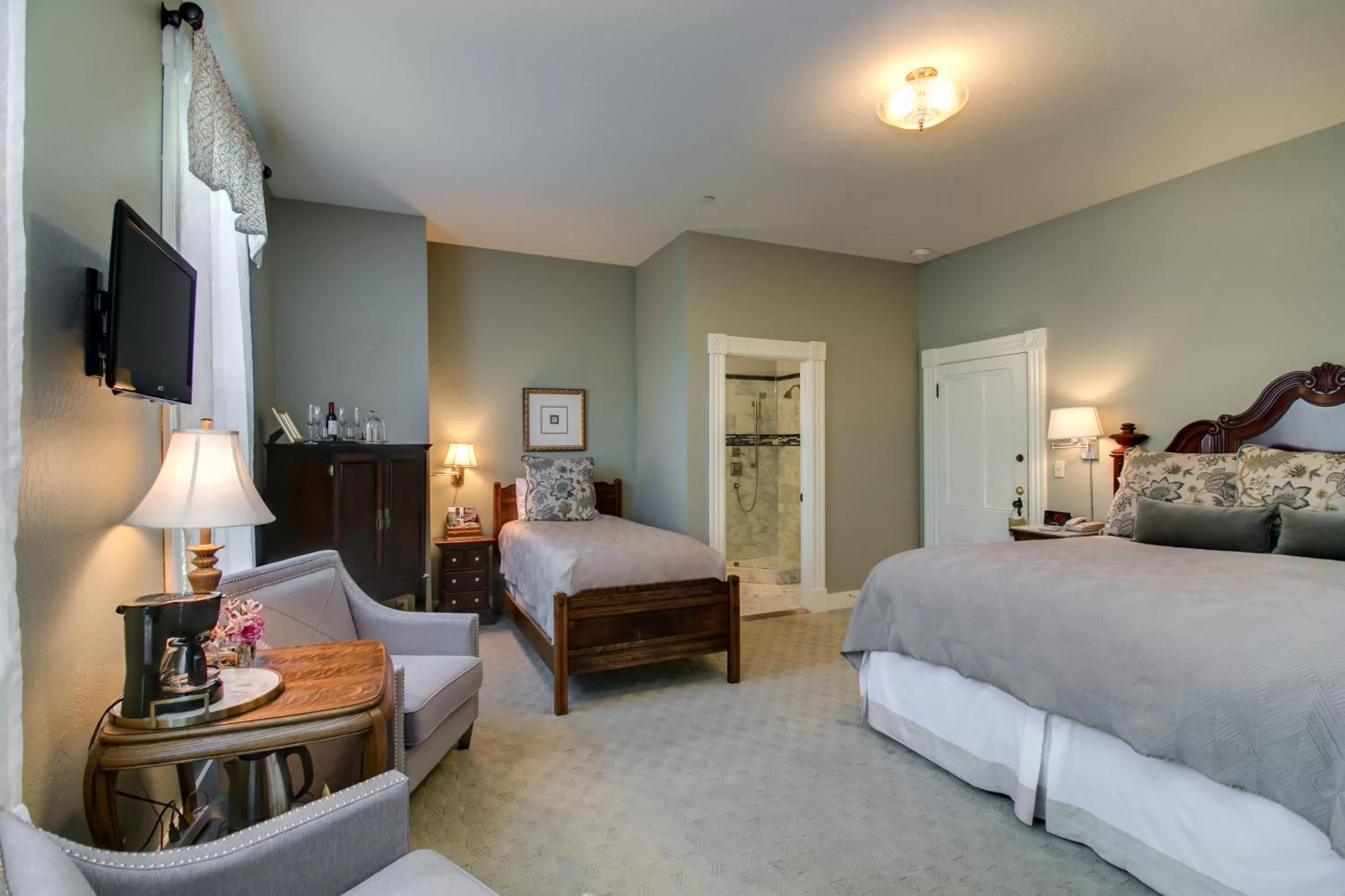 Bed in Winchester Inn