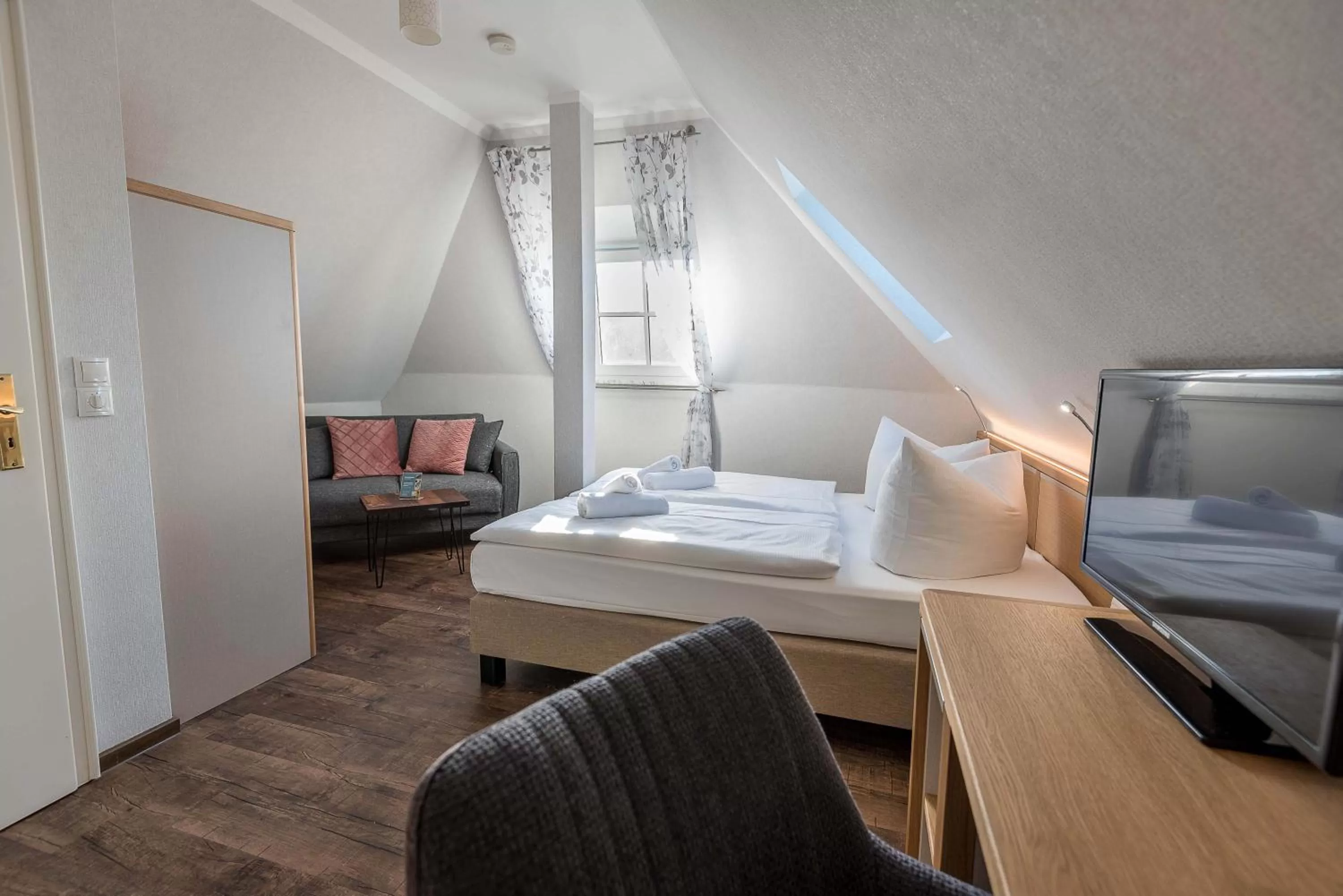 Photo of the whole room, Bed in Landhotel Kastanienallee Putbus