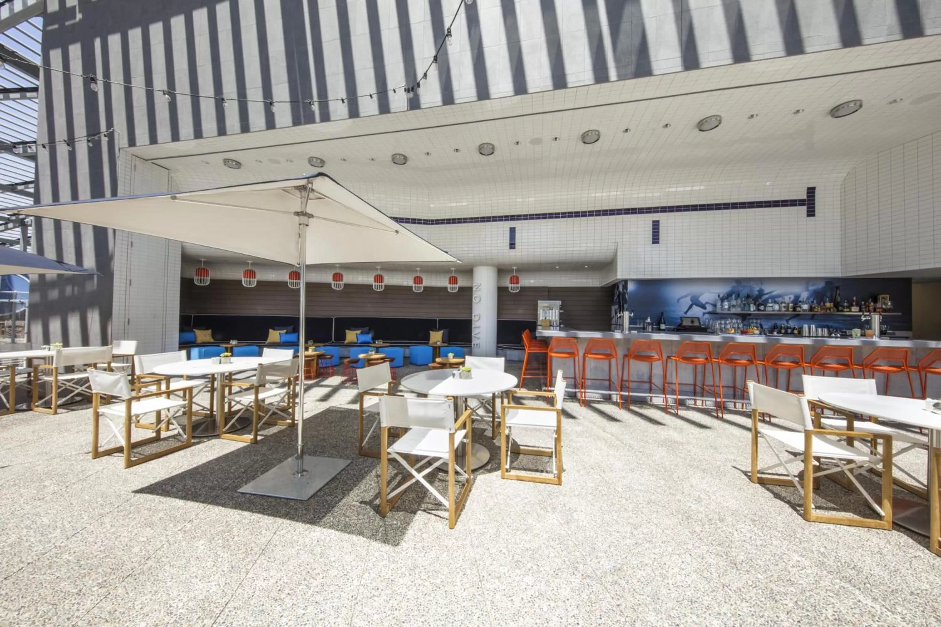 Lounge or bar in InterContinental - Los Angeles Downtown by IHG