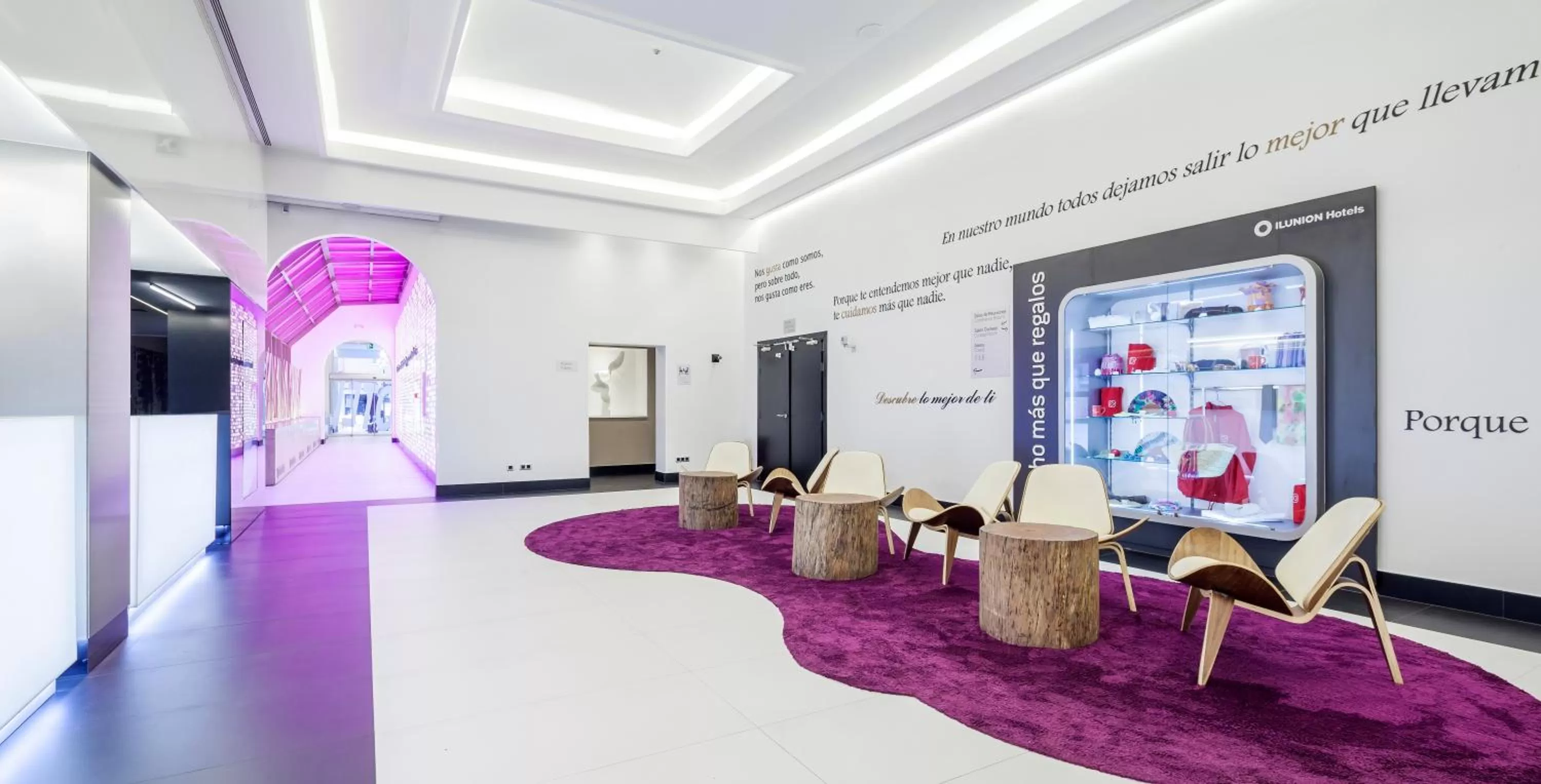 Lobby or reception in Ilunion Suites Madrid