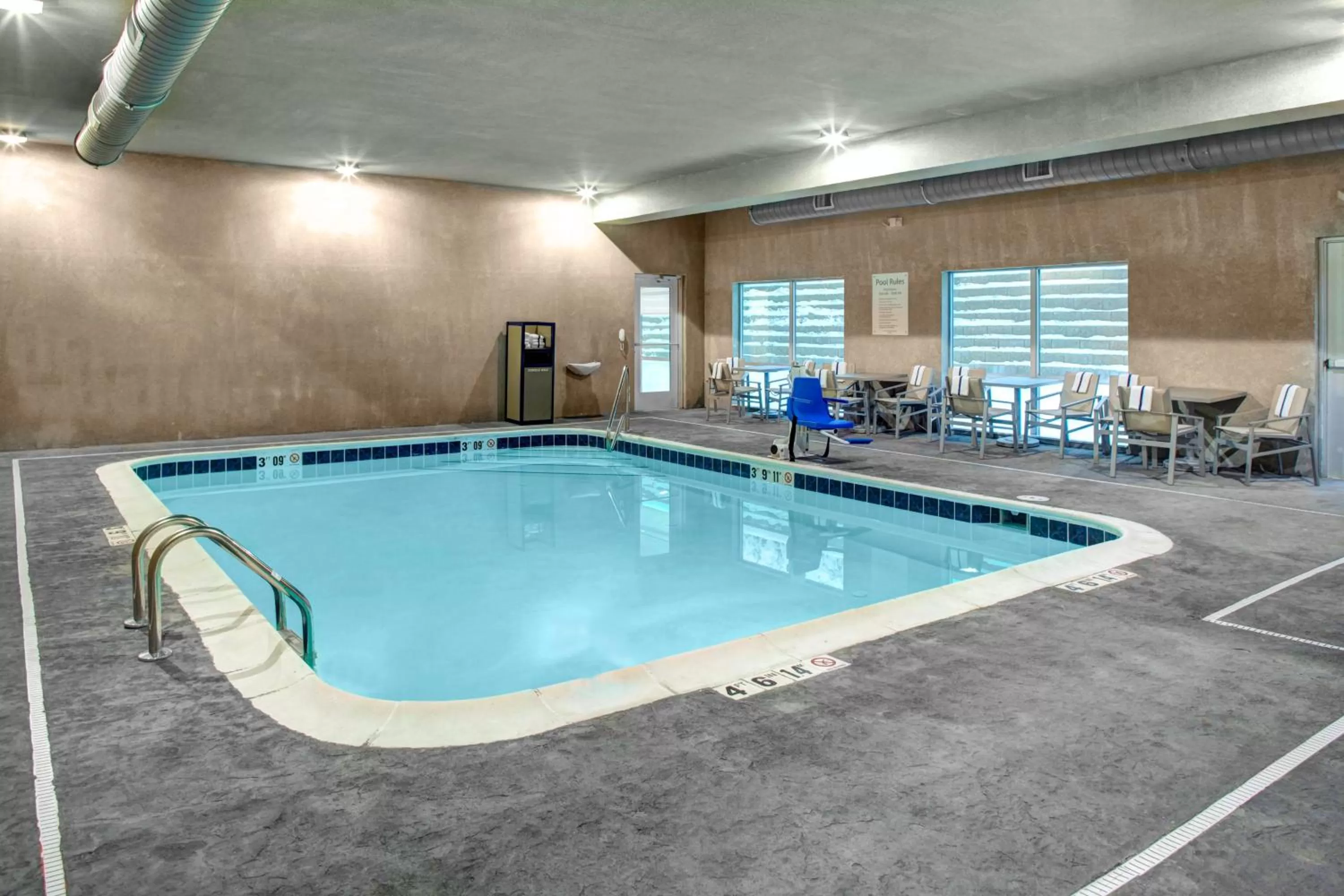 Swimming pool in Holiday Inn Express & Suites Coldwater by IHG