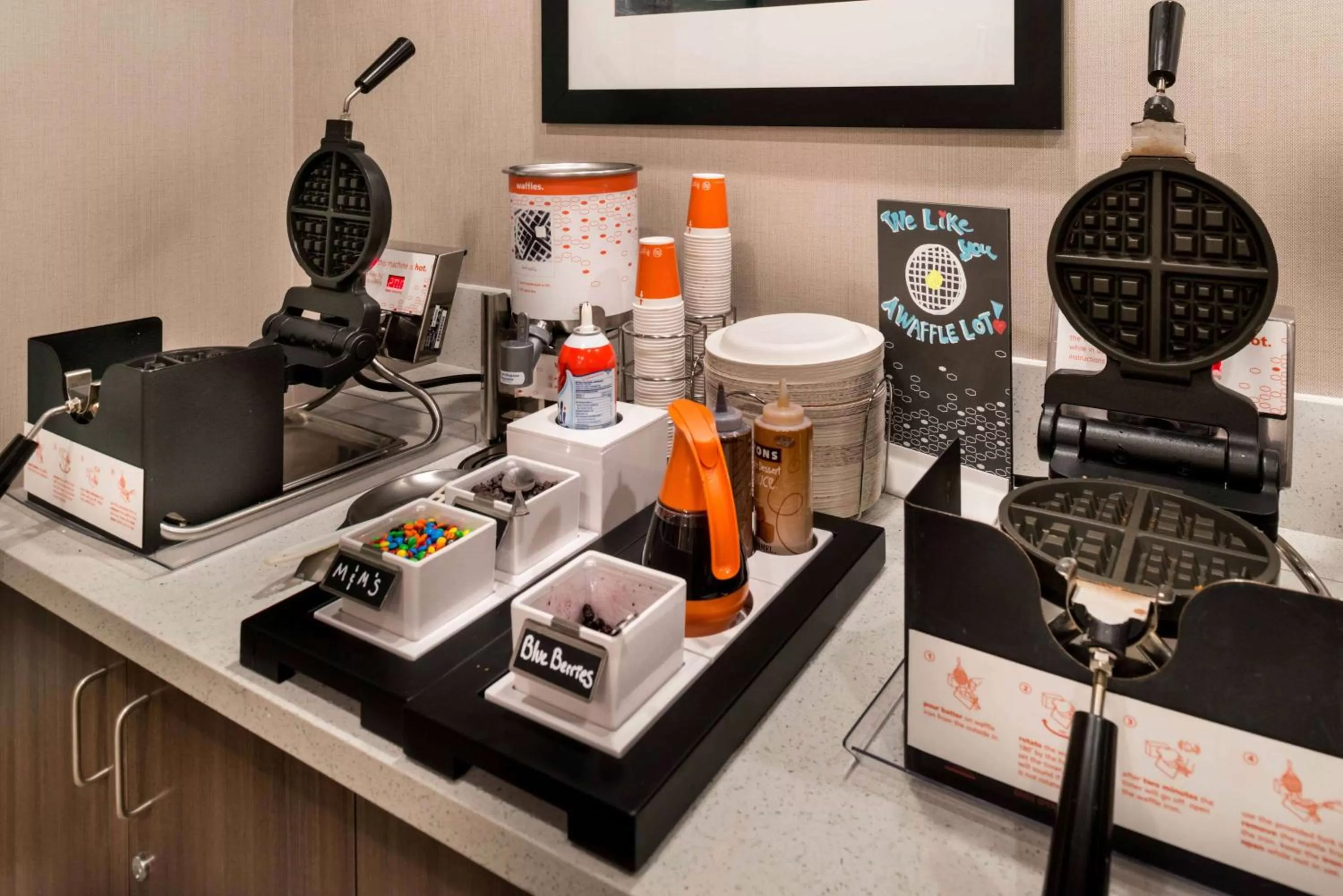 Dining area in Hampton Inn Channel Islands Harbor