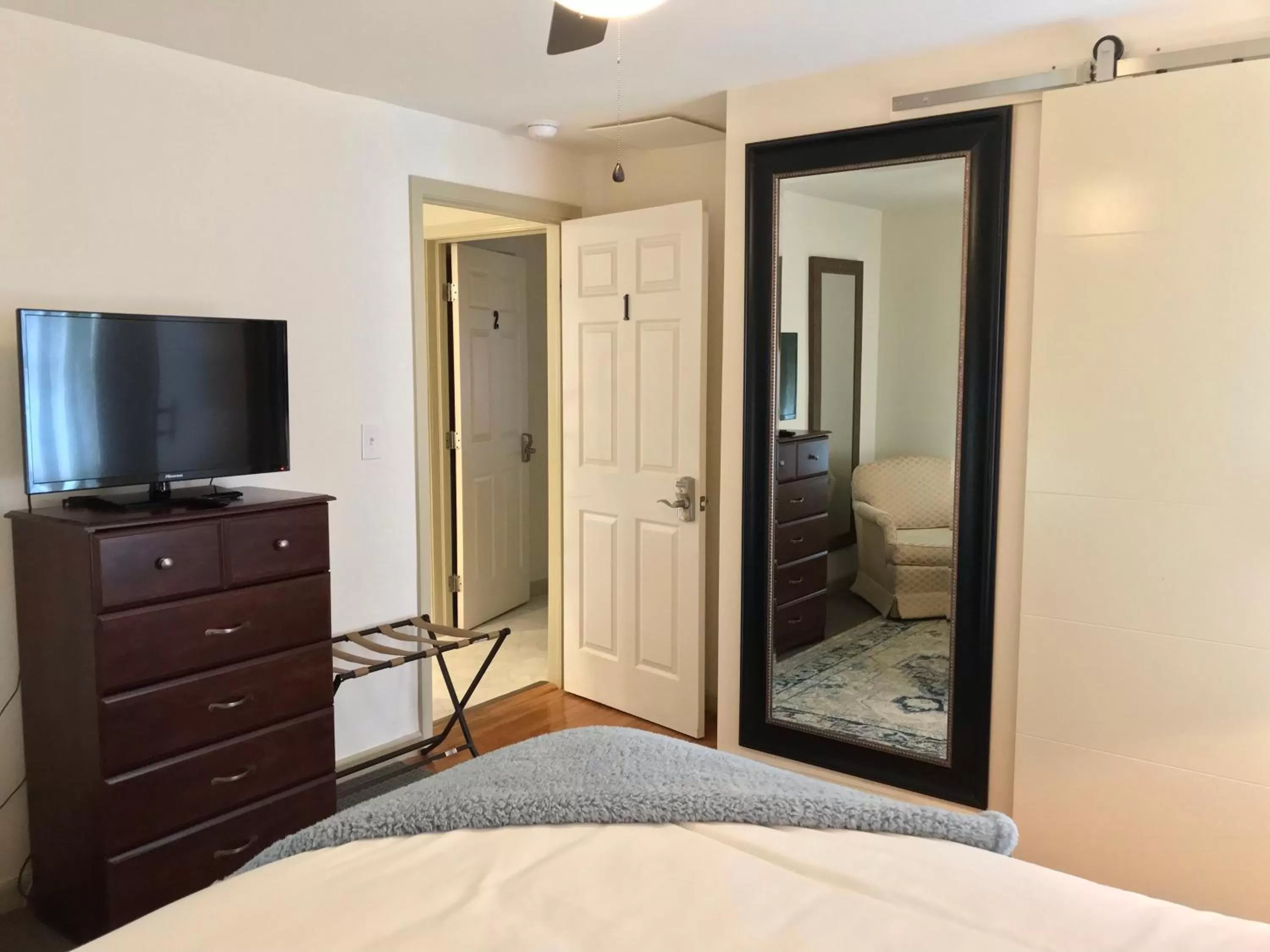 Bedroom, Bed in The Little Italy of Niagara Falls Bed & Breakfast