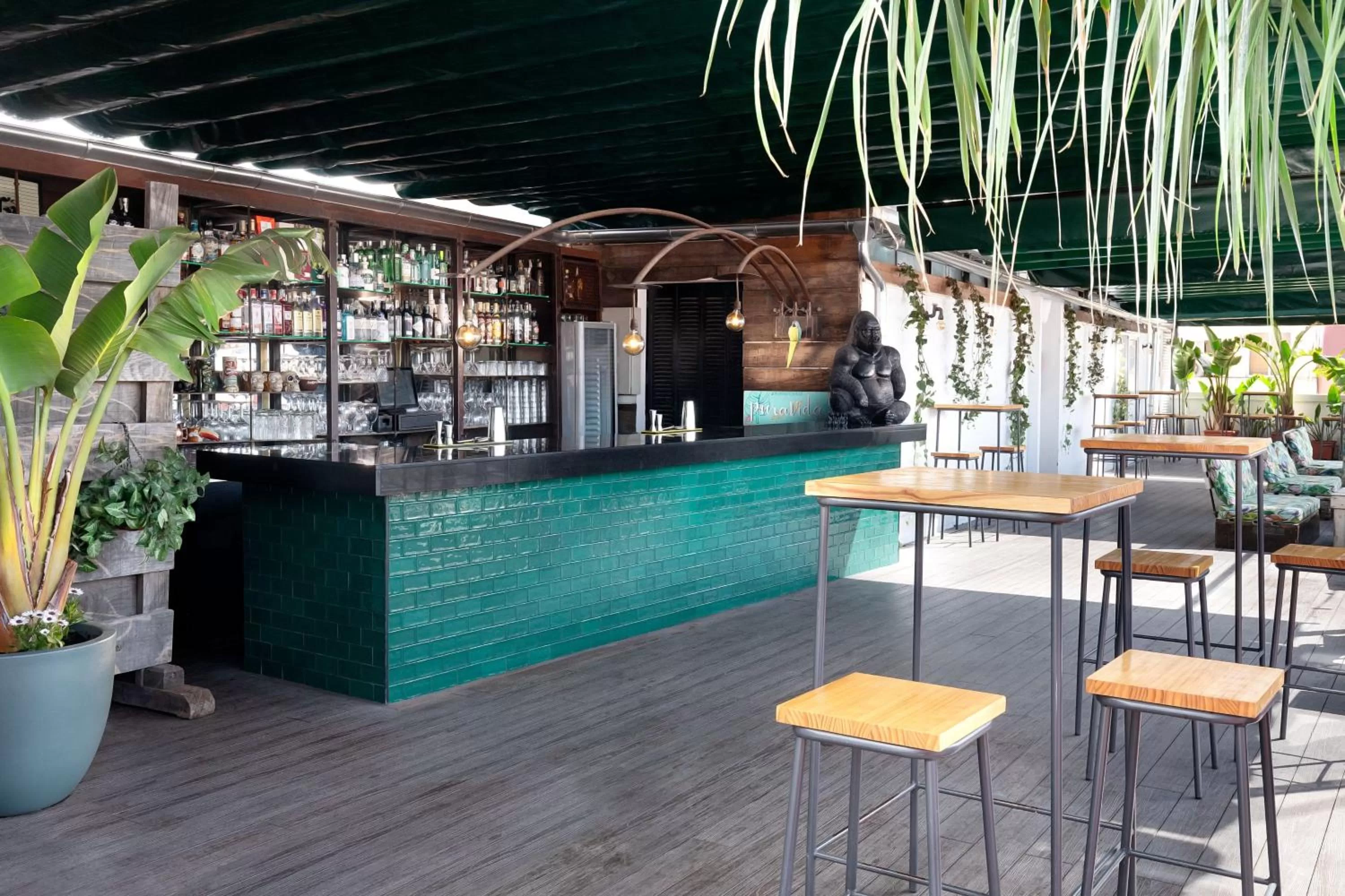 Lounge or bar in Los Seises Sevilla, a Tribute Portfolio Hotel