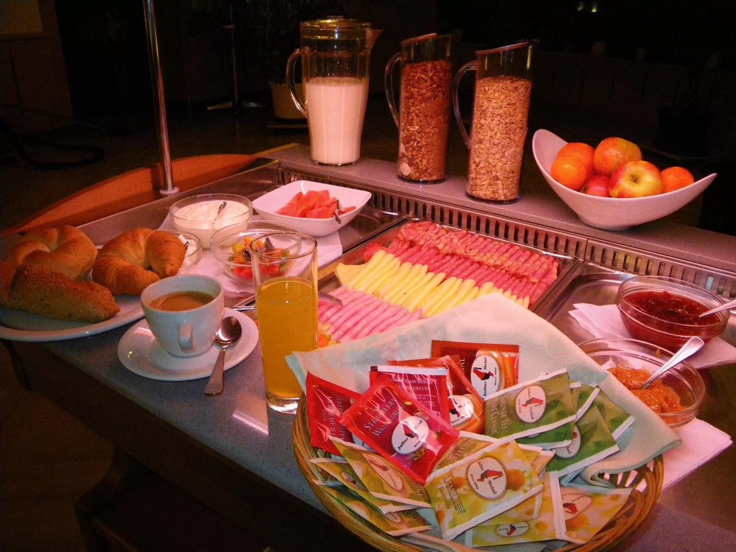 Restaurant/places to eat in Nibelungenmotel Pöchlarn