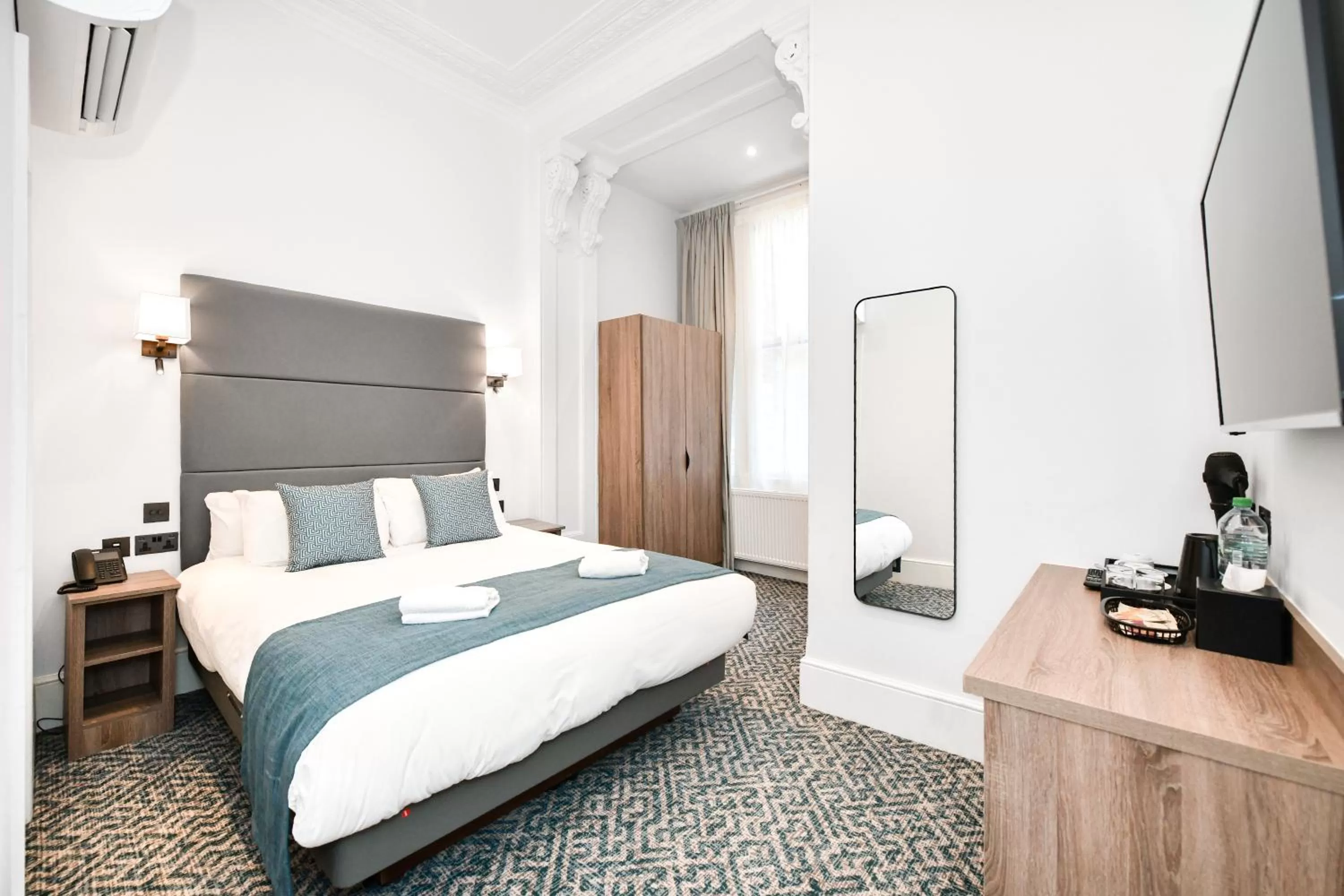 Bedroom, Bed in The J Hyde Park - A Park Avenue Hotel