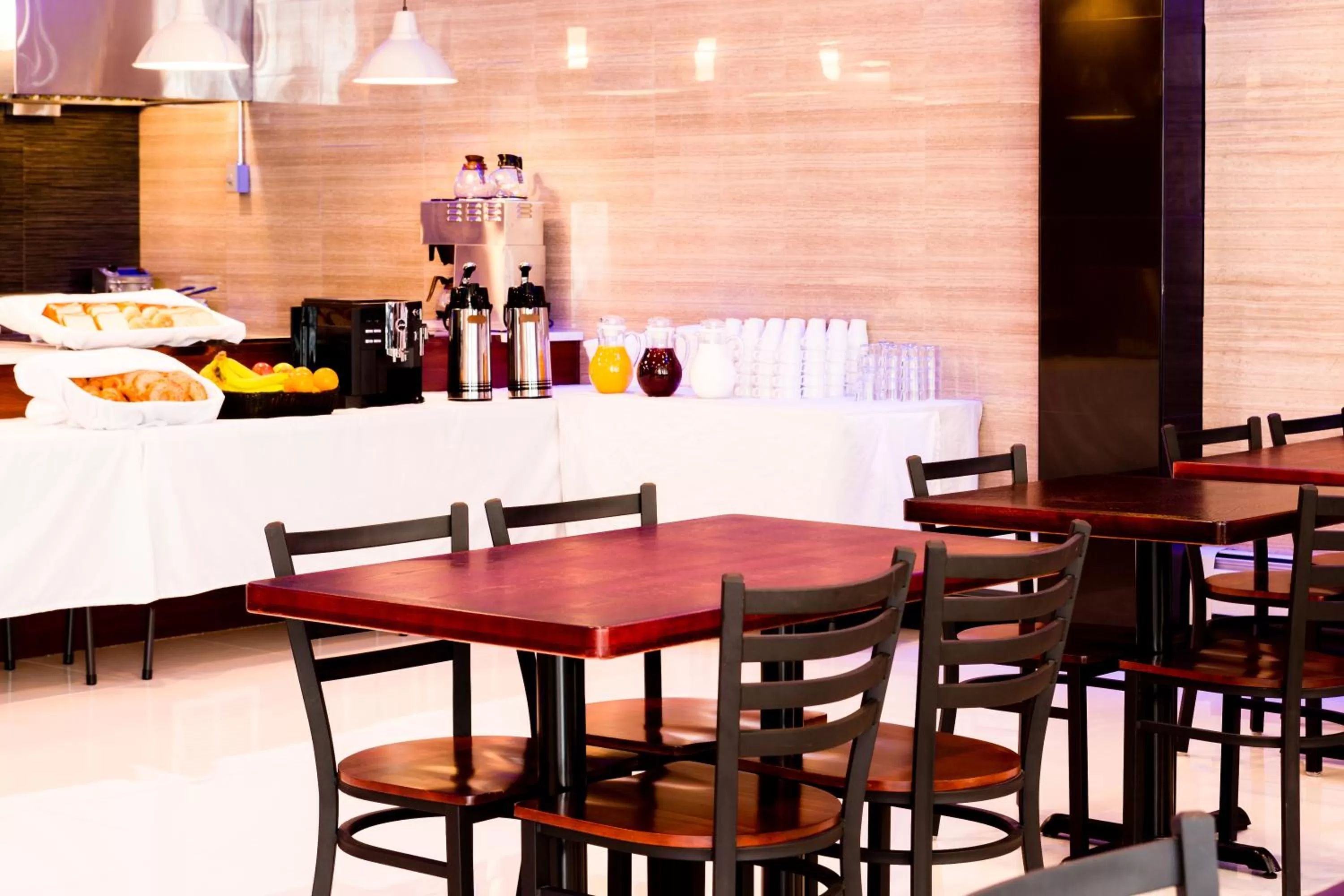 Restaurant/places to eat in LIC Hotel