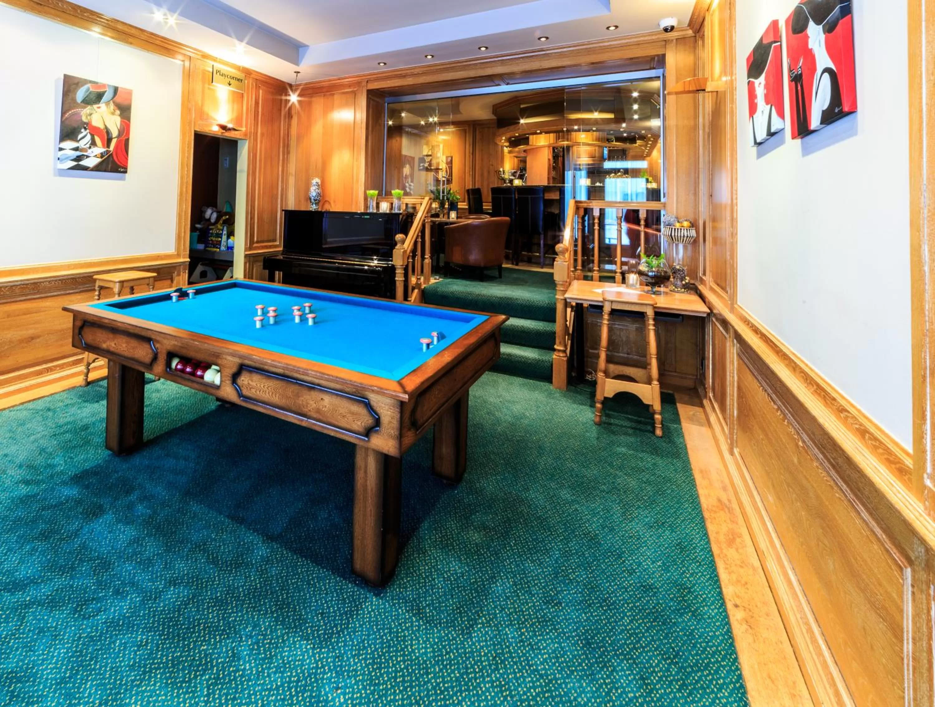 Billiard in Hotel Pacific