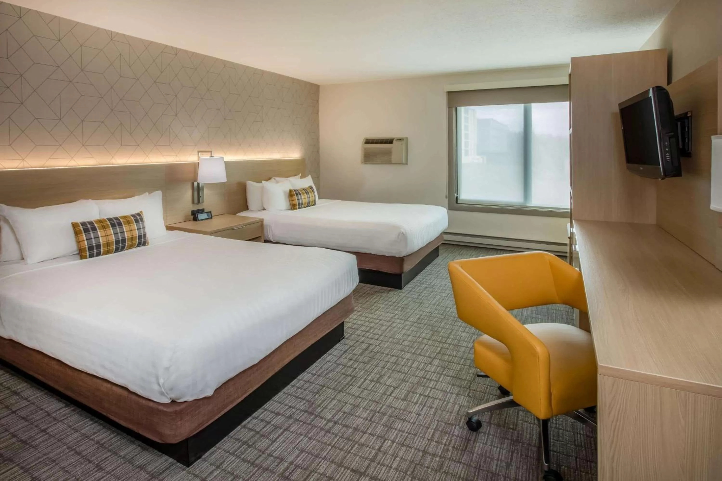Photo of the whole room, Bed in Days Inn & Suites by Wyndham Duluth by the Mall
