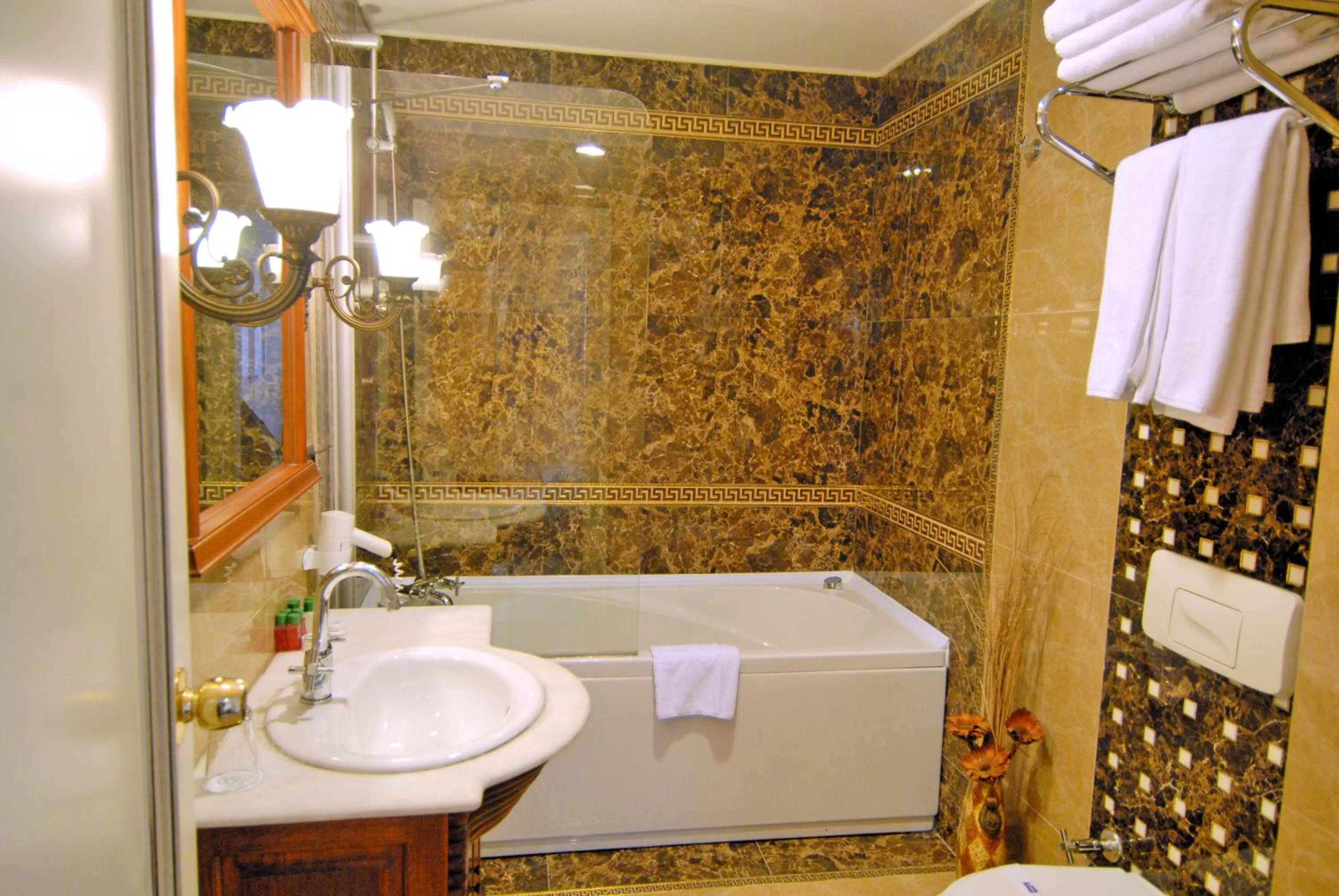 Bathroom in Aspen Hotel Kaleiçi