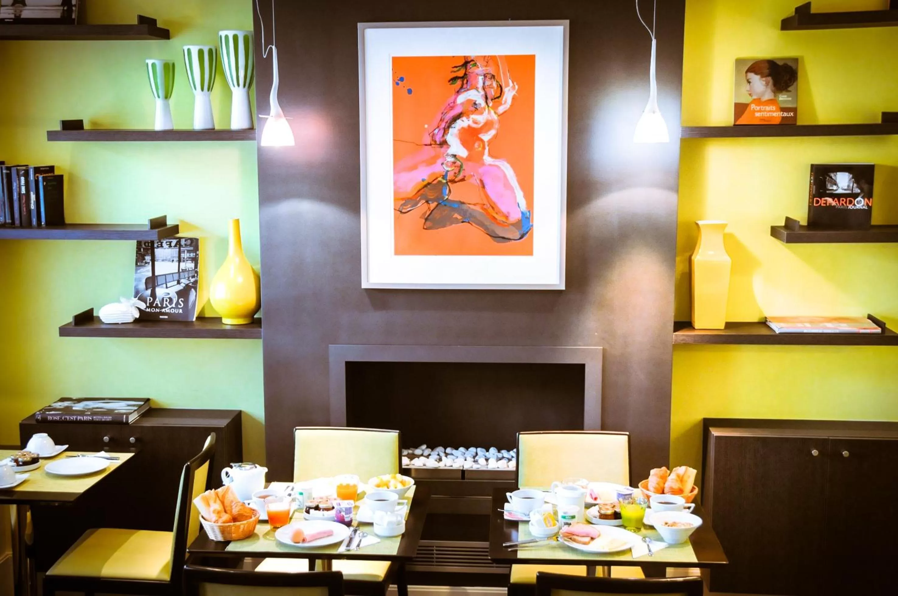 Restaurant/places to eat in Hôtel Marais Bastille