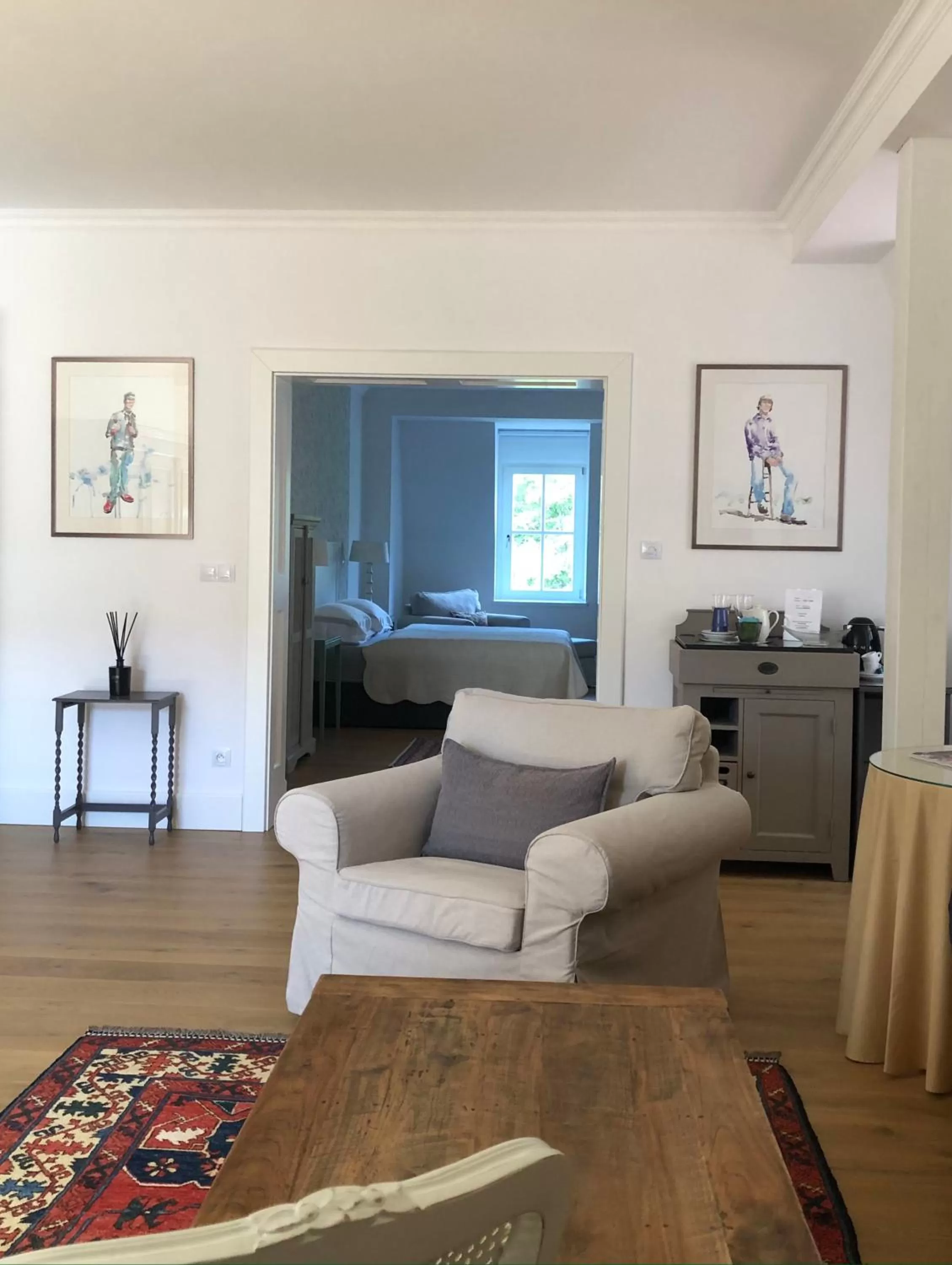 Seating area in Galerie Suites