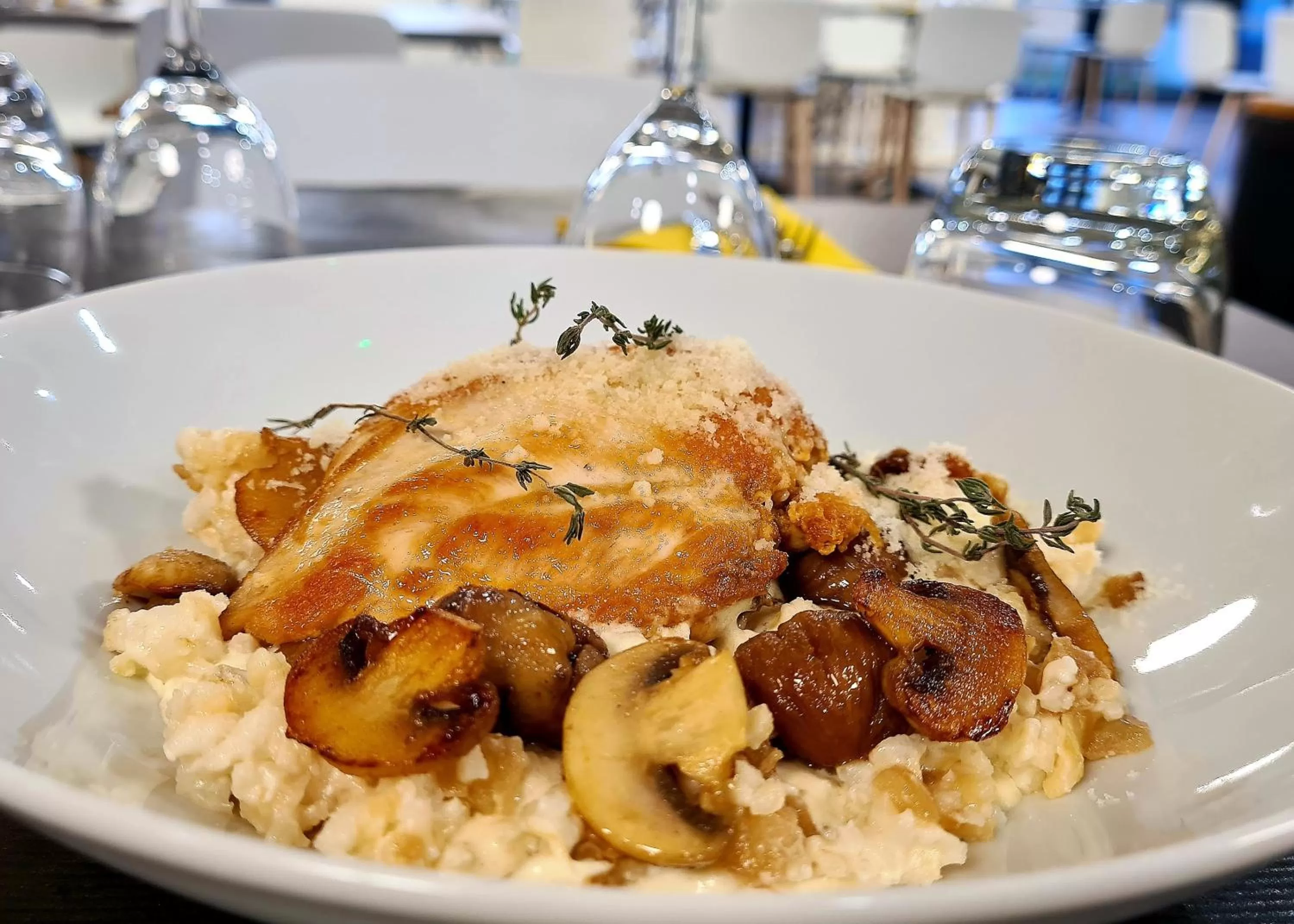 Restaurant/places to eat in Kyriad Hotel Lyon Givors