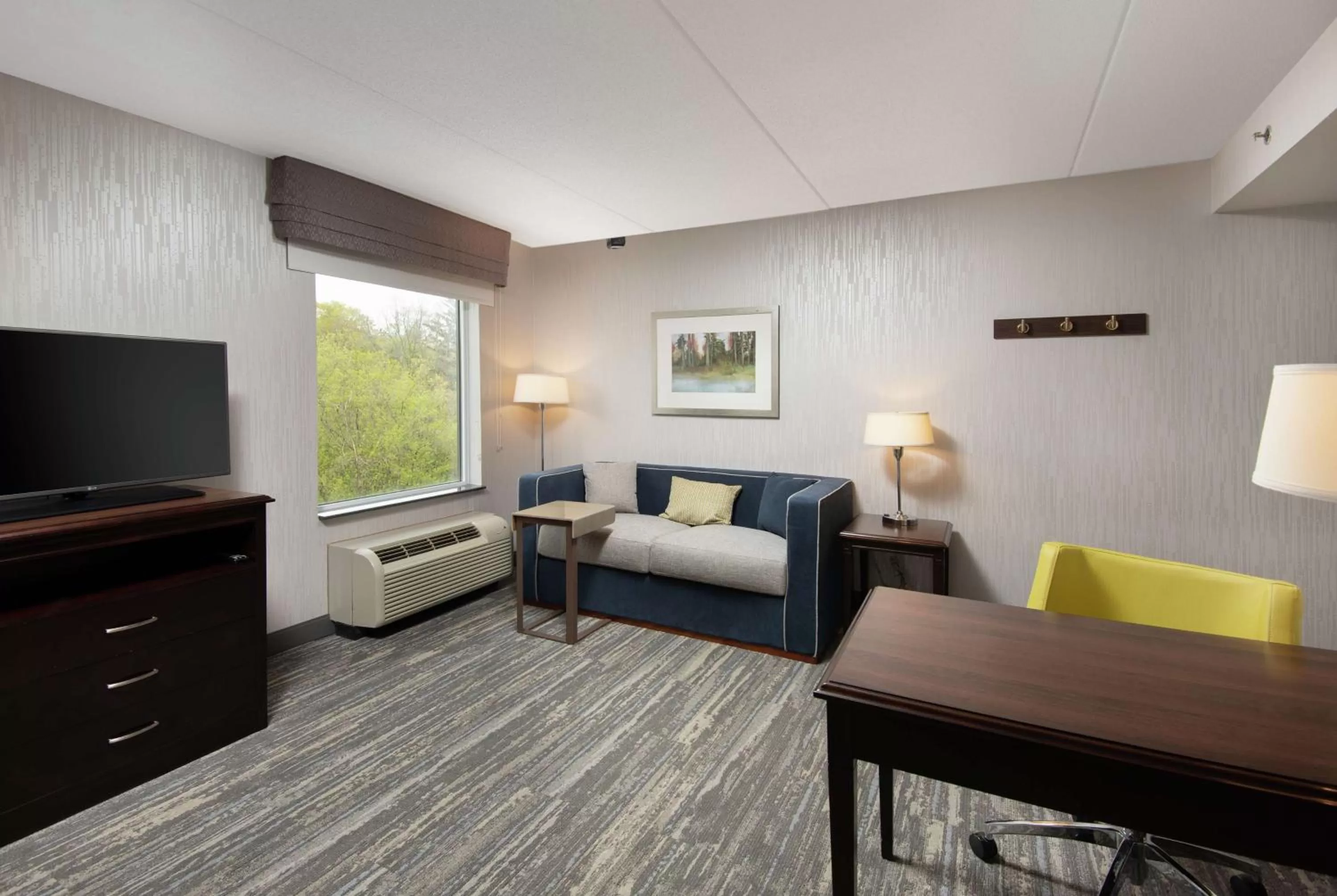 Bedroom in Hampton Inn & Suites by Hilton Barrie