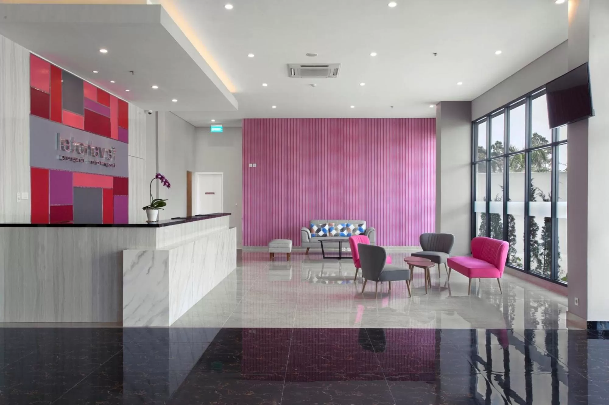 Lobby or reception in favehotel Hasyim Ashari Tangerang