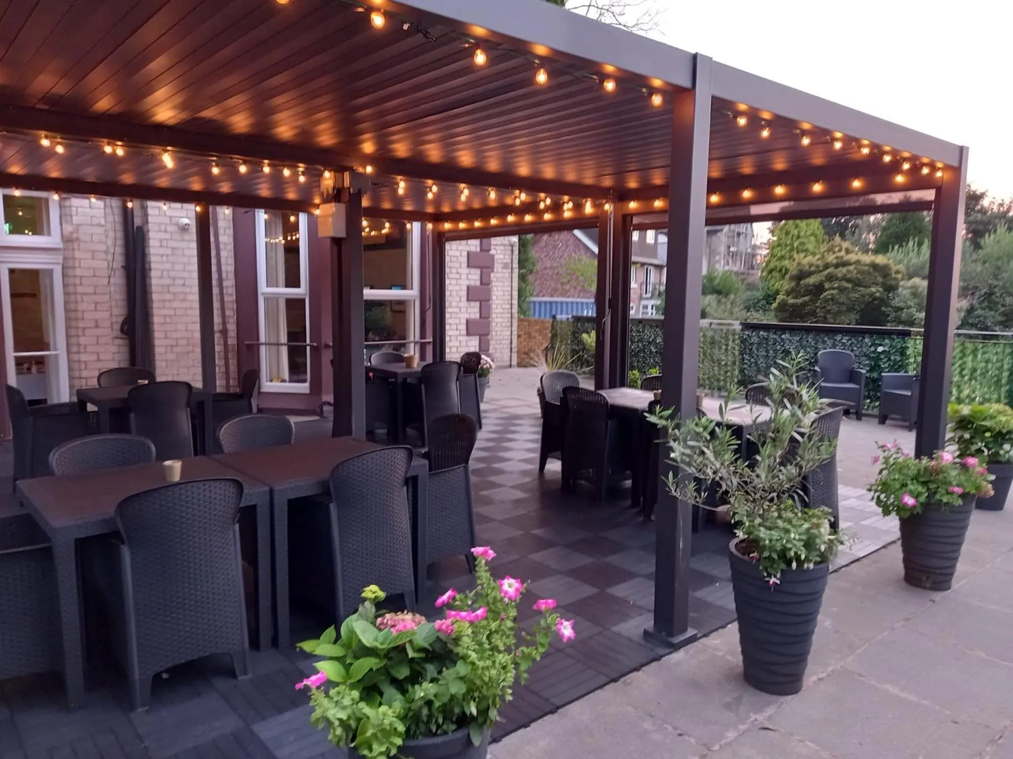 Restaurant/places to eat in Hotel Tia