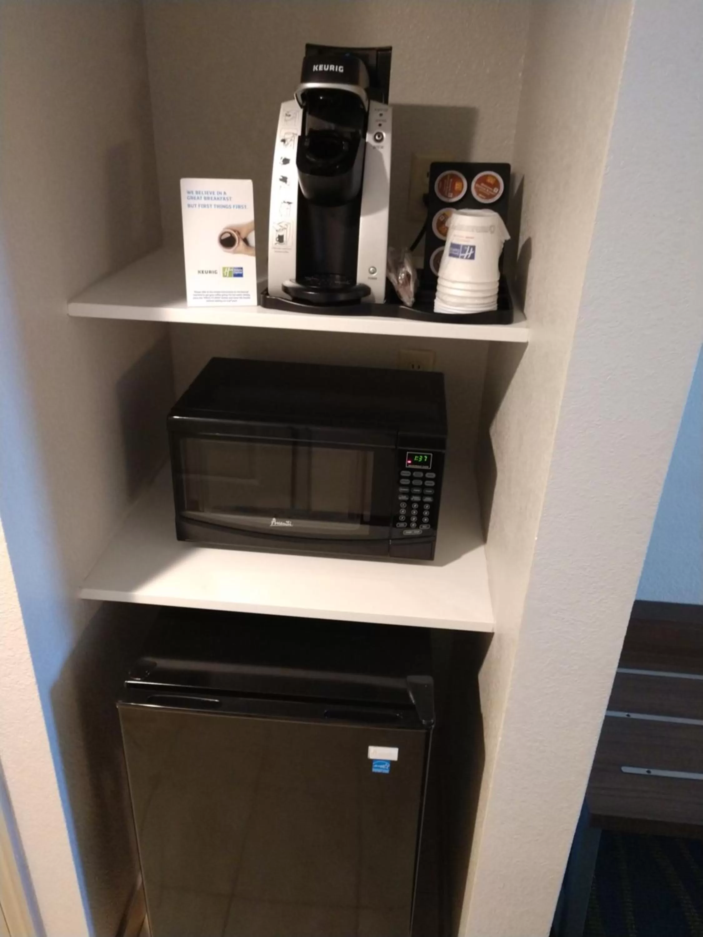 Coffee/tea facilities in Holiday Inn Express & Suites Oceanfront Daytona Beach Shores by IHG