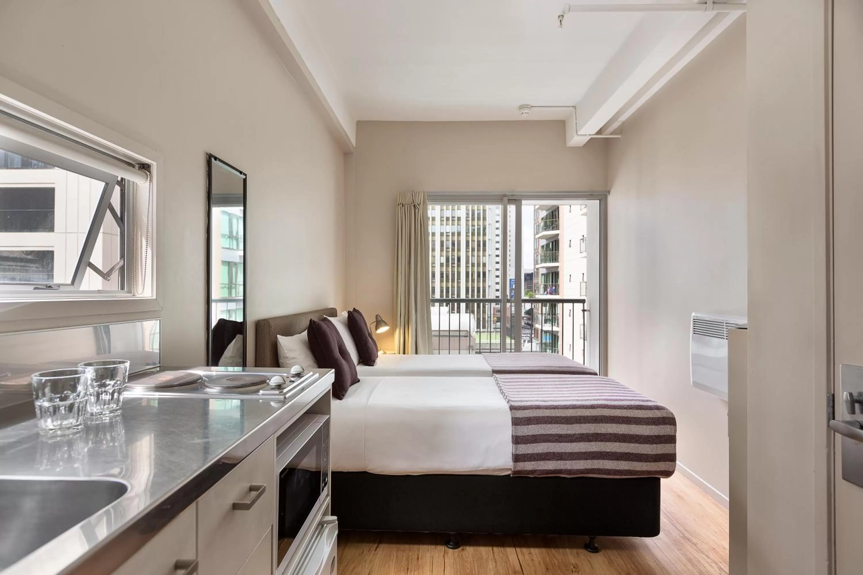 Photo of the whole room, Bed in ibis budget Auckland Central