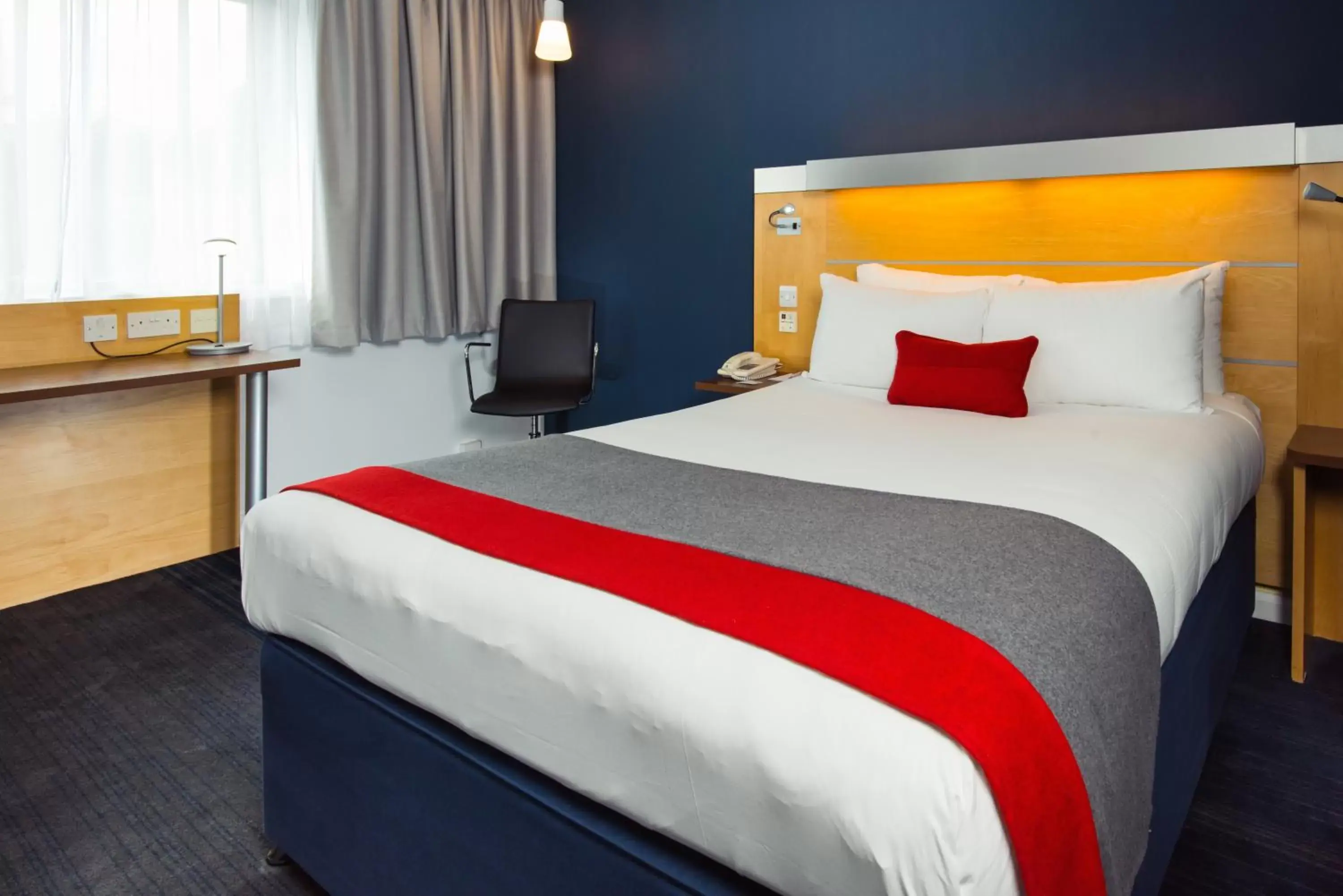 Double Room with Free Hot Breakfast - Accessible in Holiday Inn Express Cambridge by IHG Double Room with Free Hot Breakfast - Accessible in Holiday Inn Express Cambridge by IHG