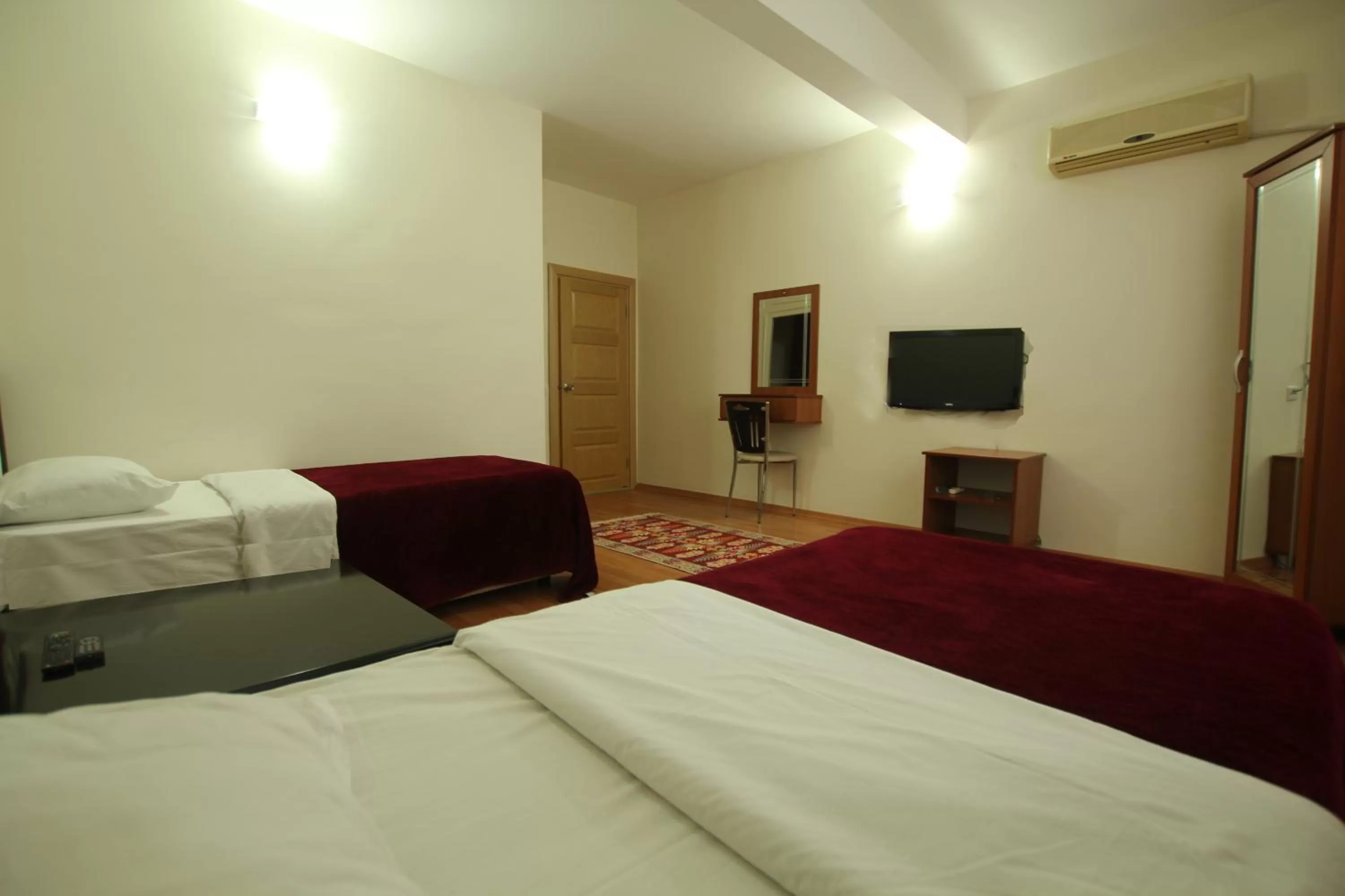 Photo of the whole room, Bed in Köprücü Hotel