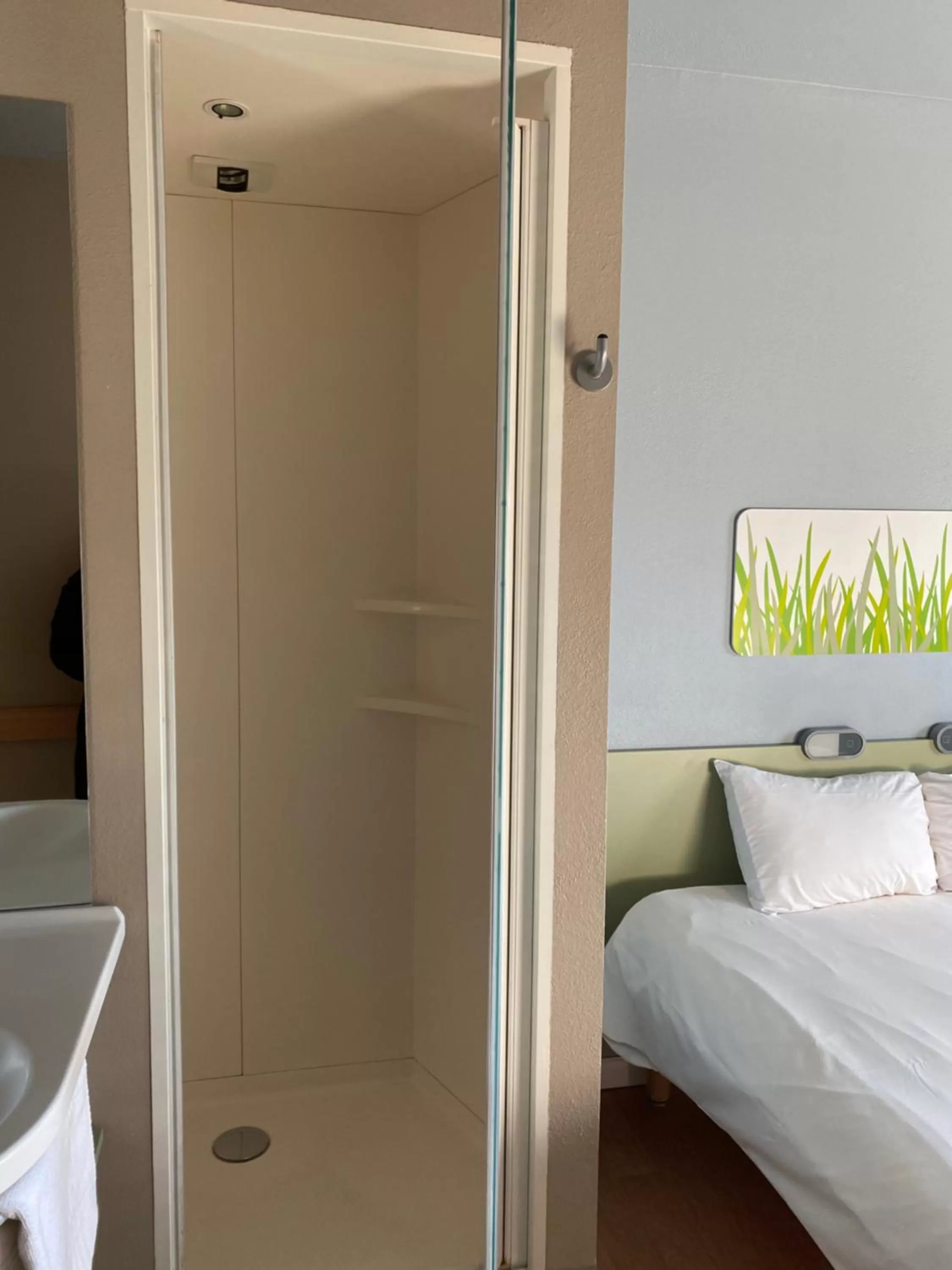 Bed in Ibis budget Verdun