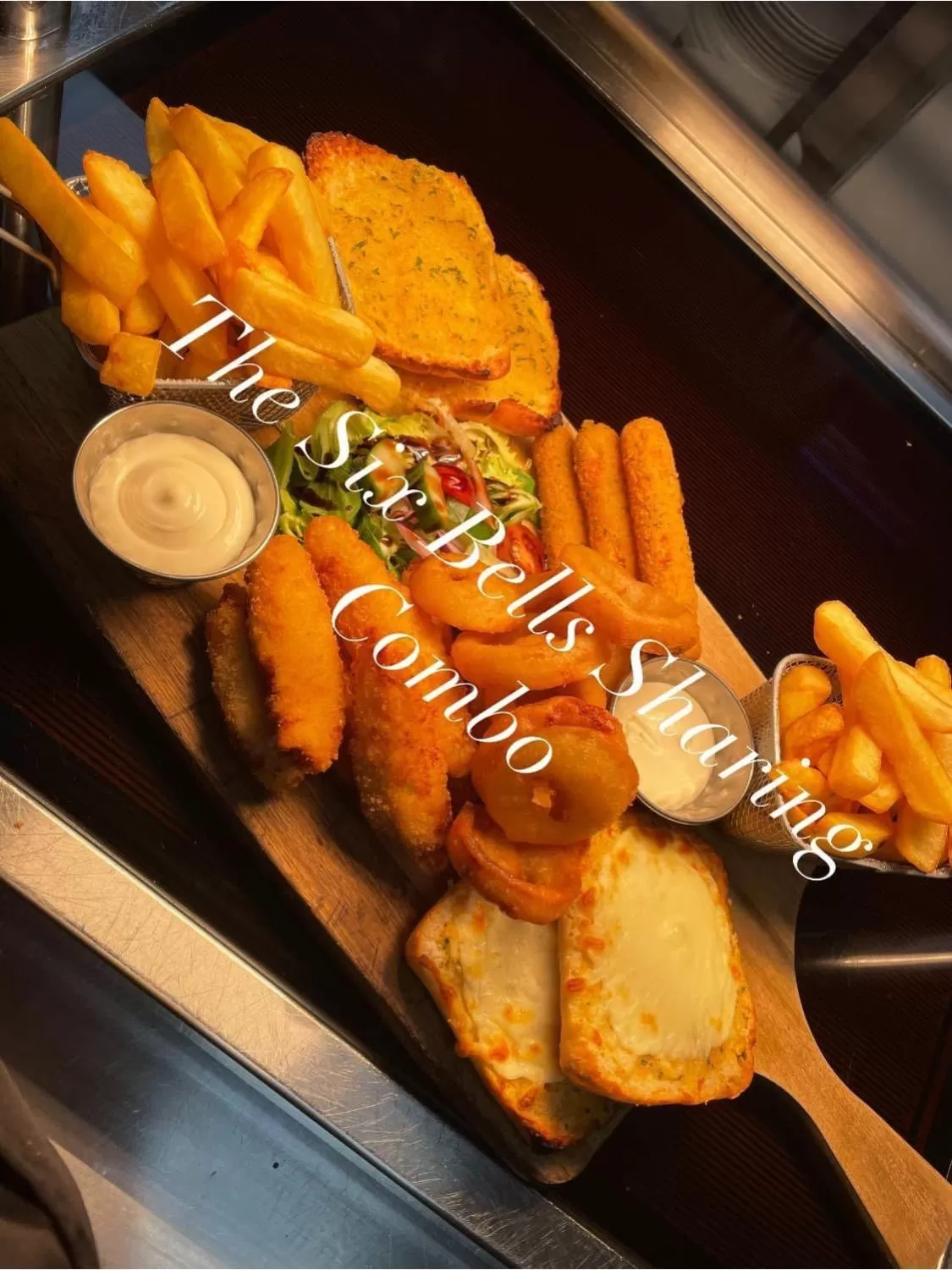 Food and drinks in The Six Bells