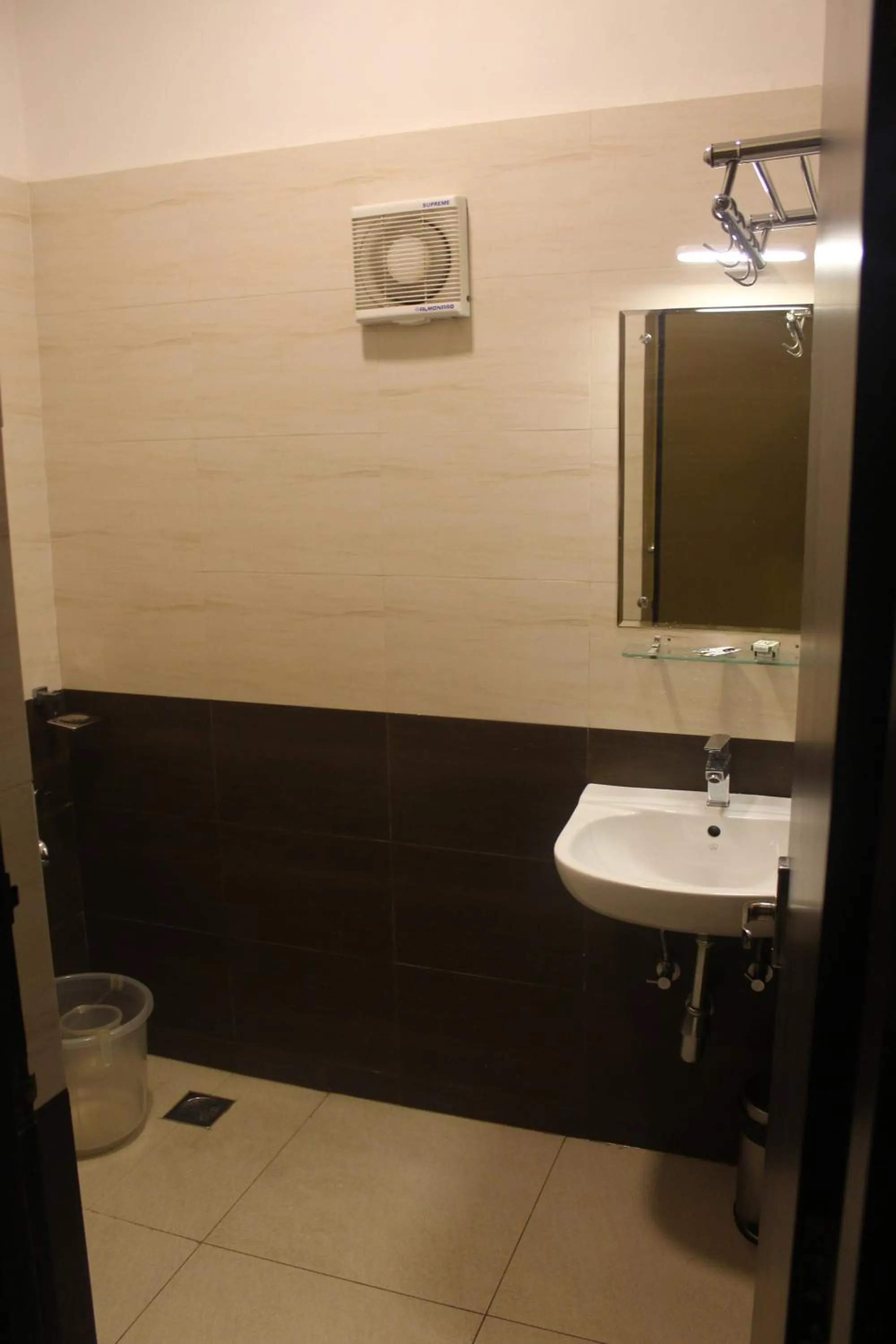 Toilet in Hotel Mangalore International
