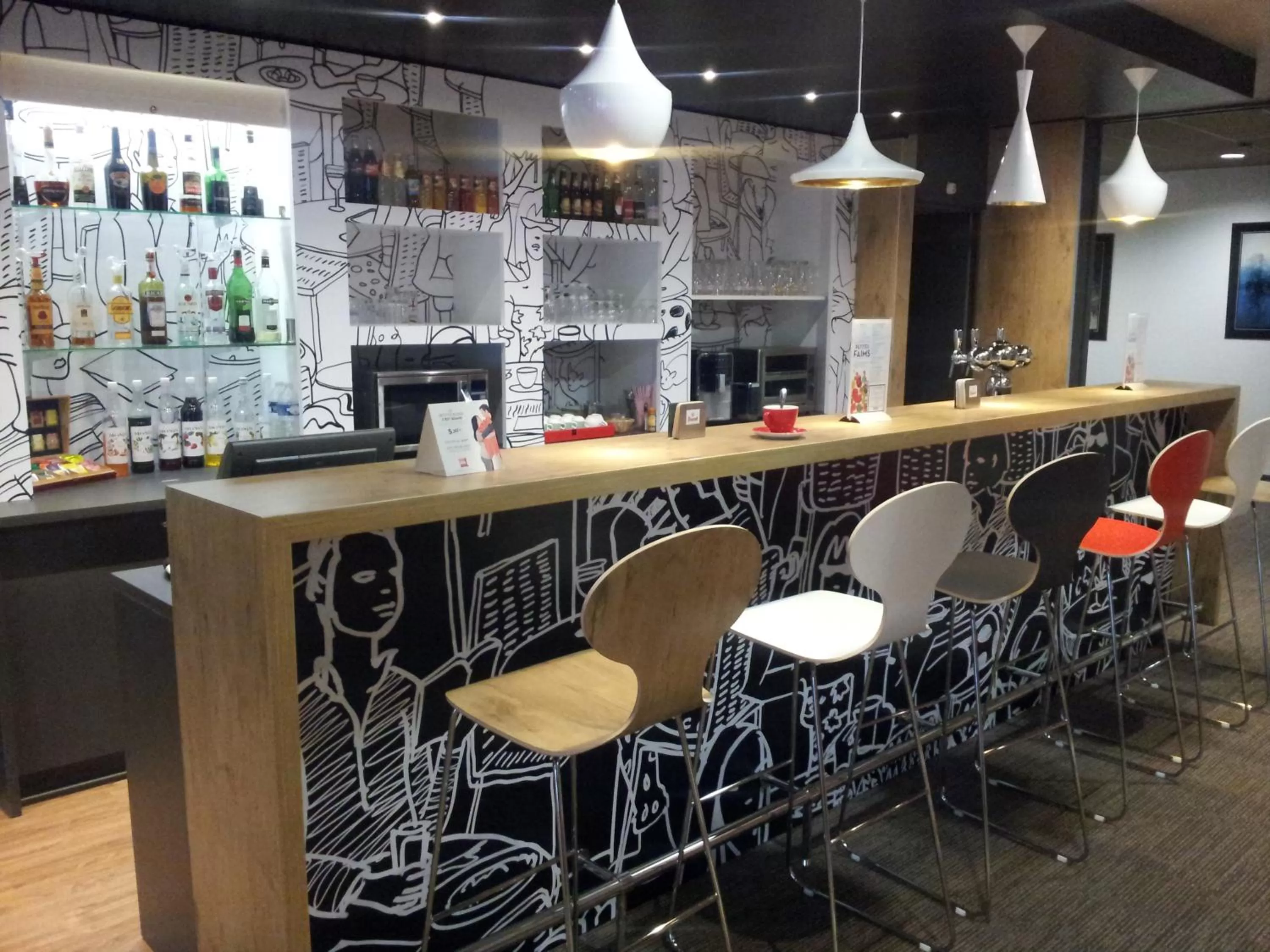 Lounge or bar in ibis Saint Dizier