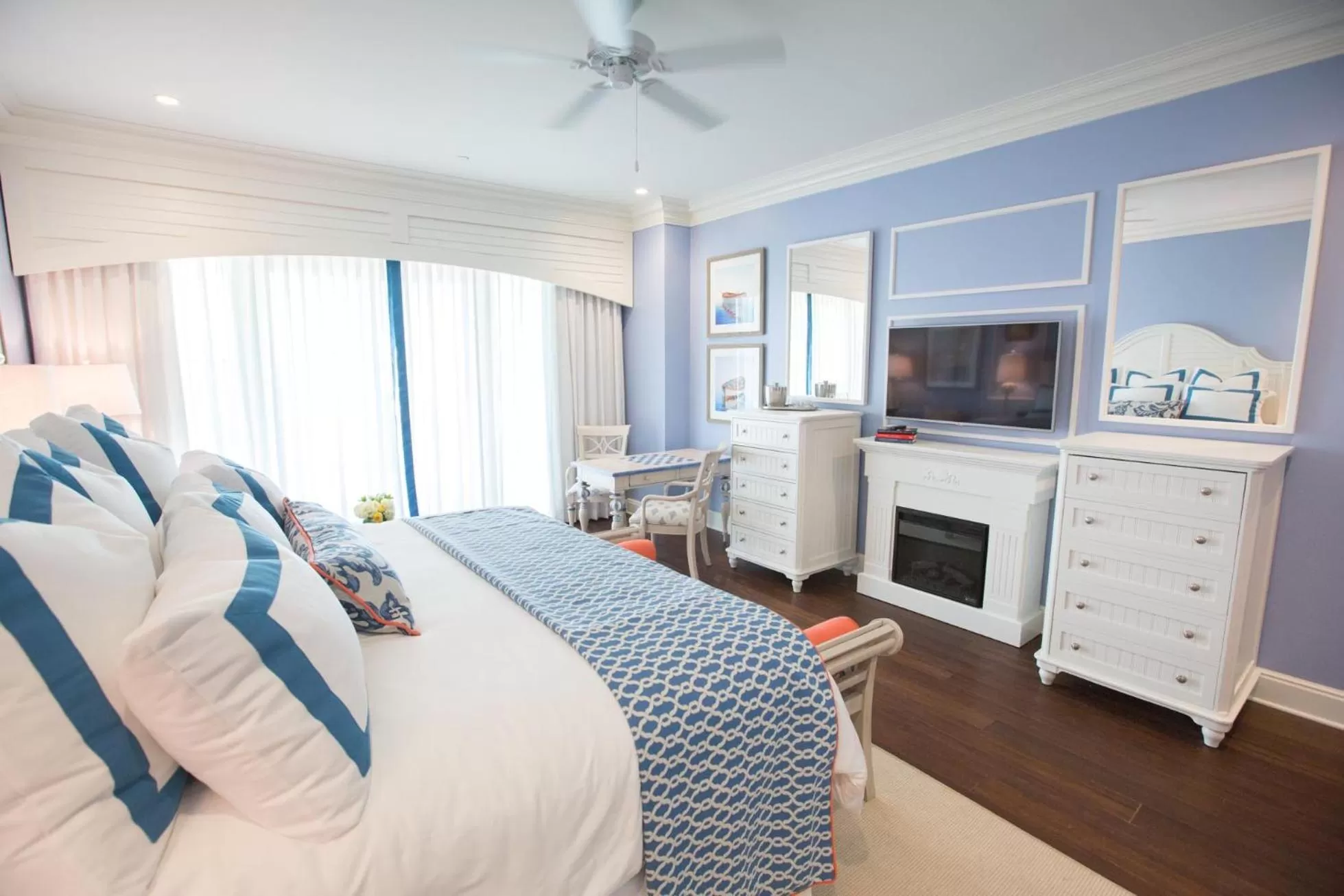 Day, Bed in The Beach Club at Charleston Harbor Resort and Marina