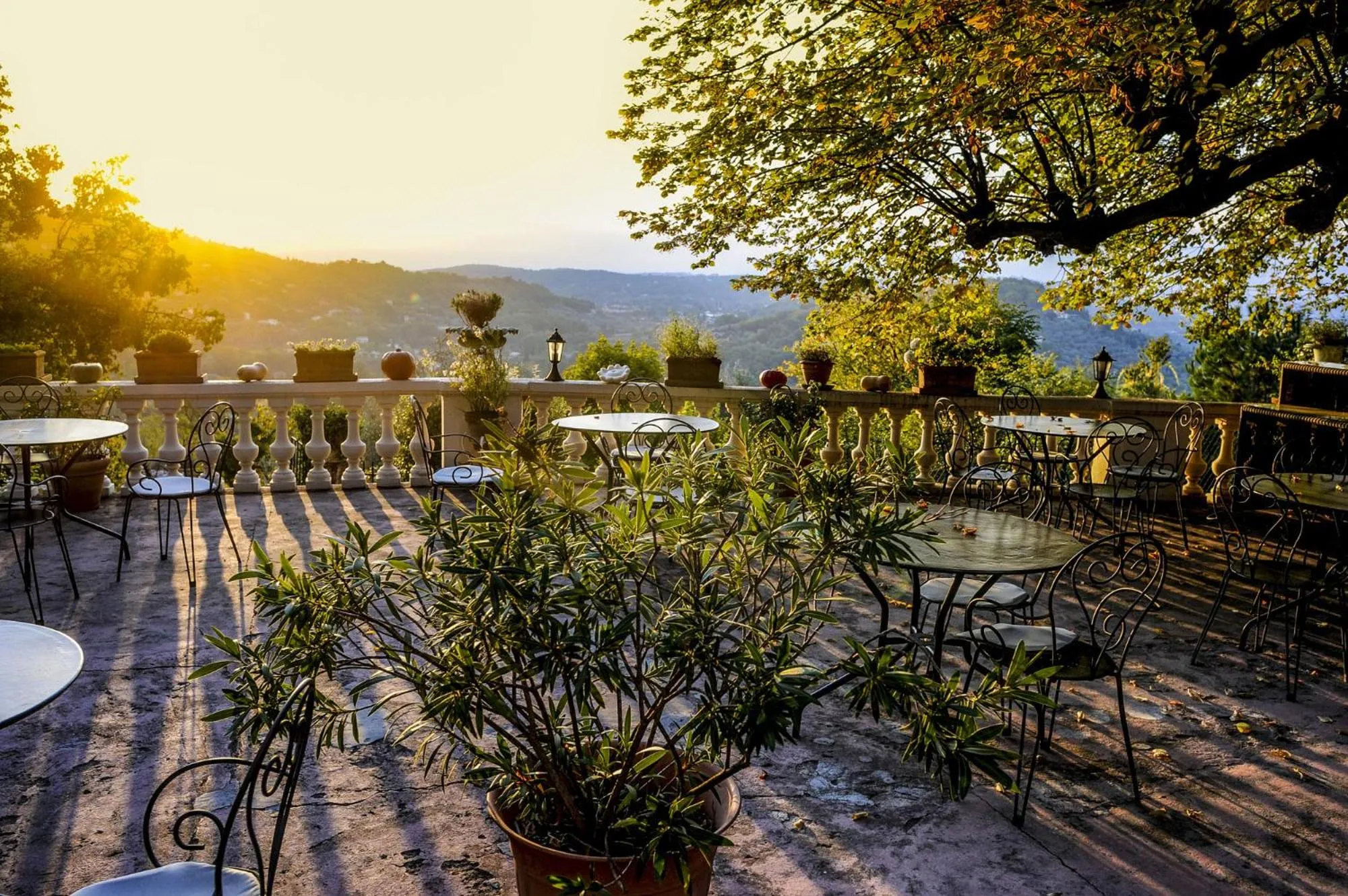 Balcony/Terrace in Logis Hôtel La Bellaudière