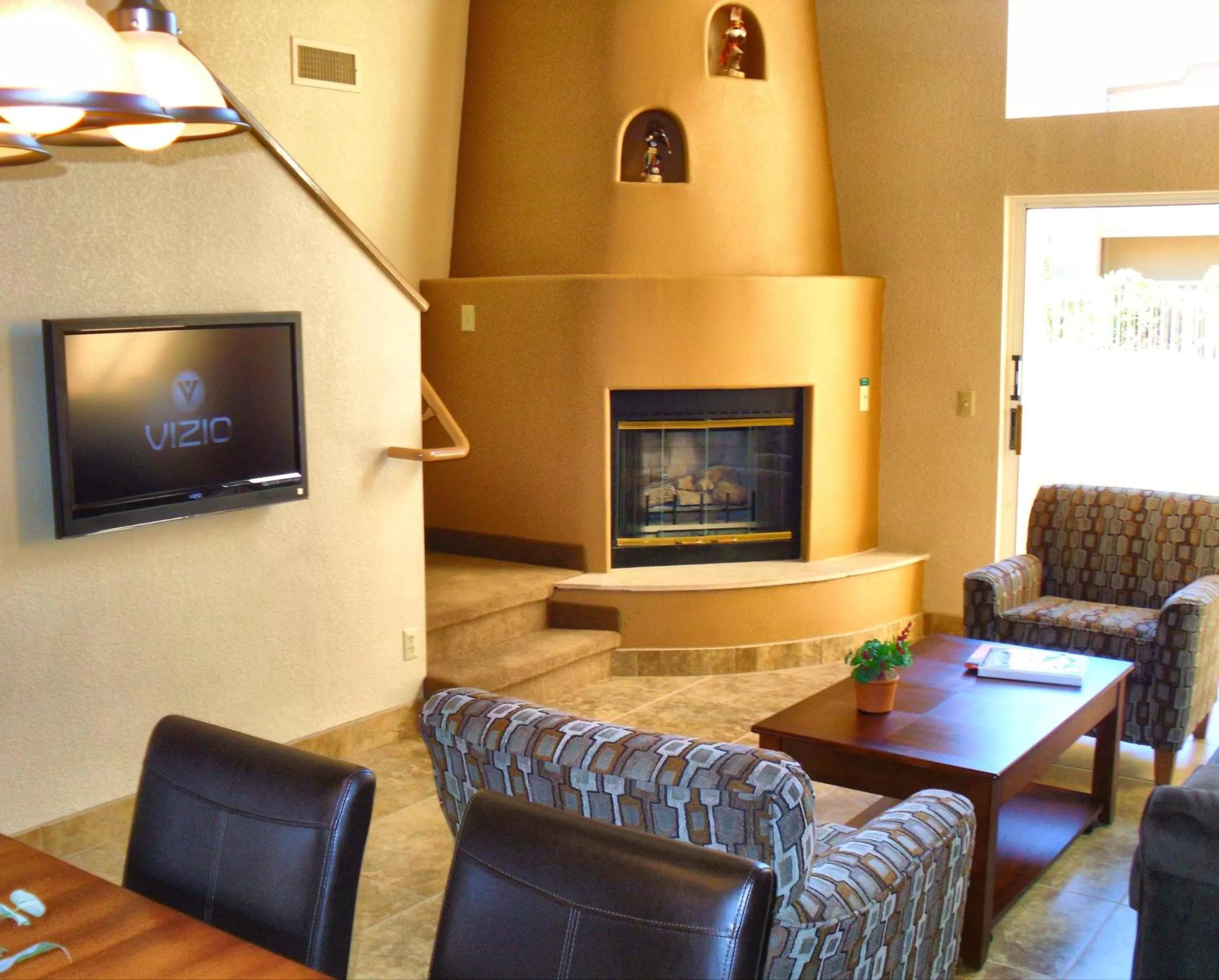 Communal lounge/ TV room in Sedona Springs Resort