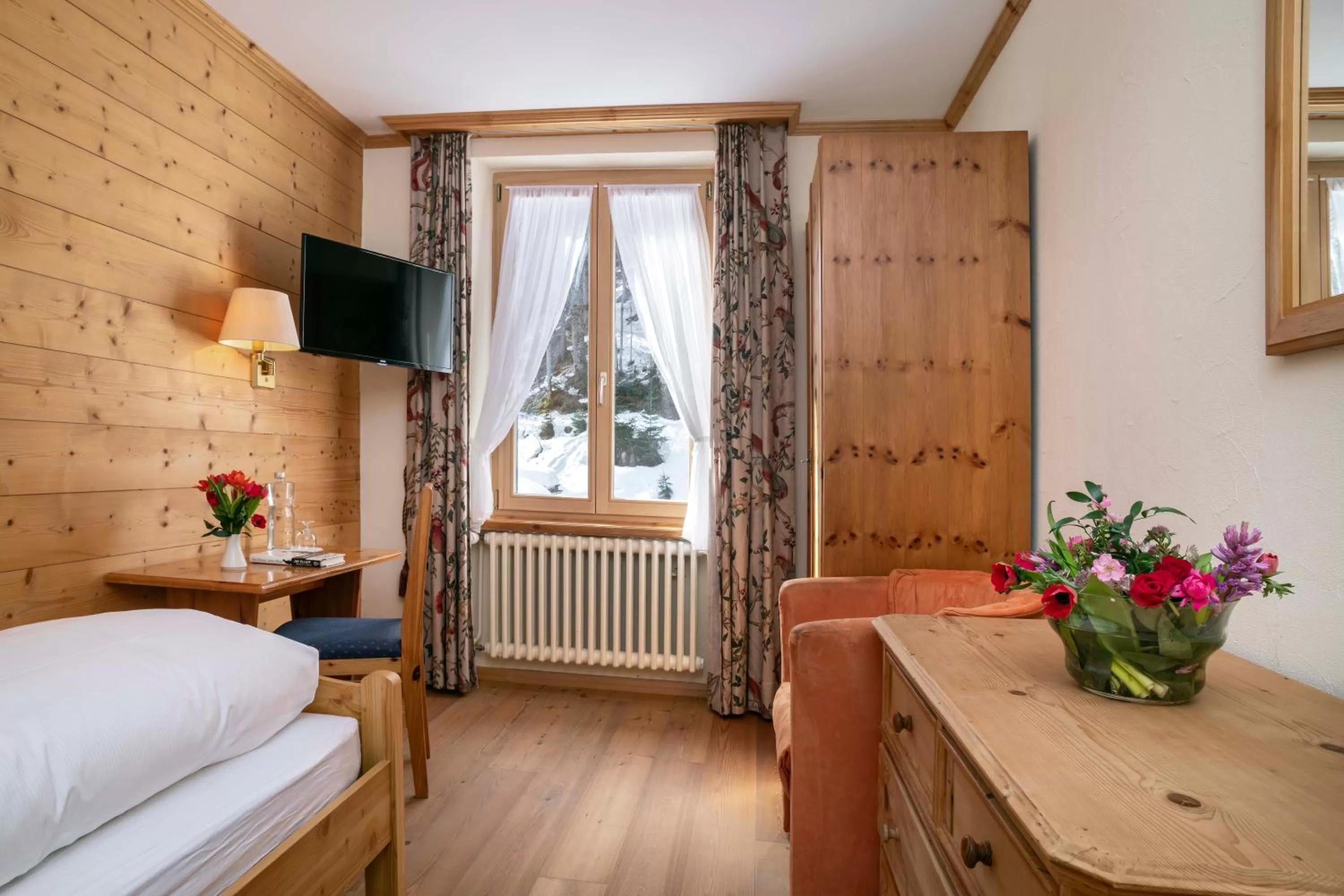 TV/Entertainment Center in Hotel Bad Serneus