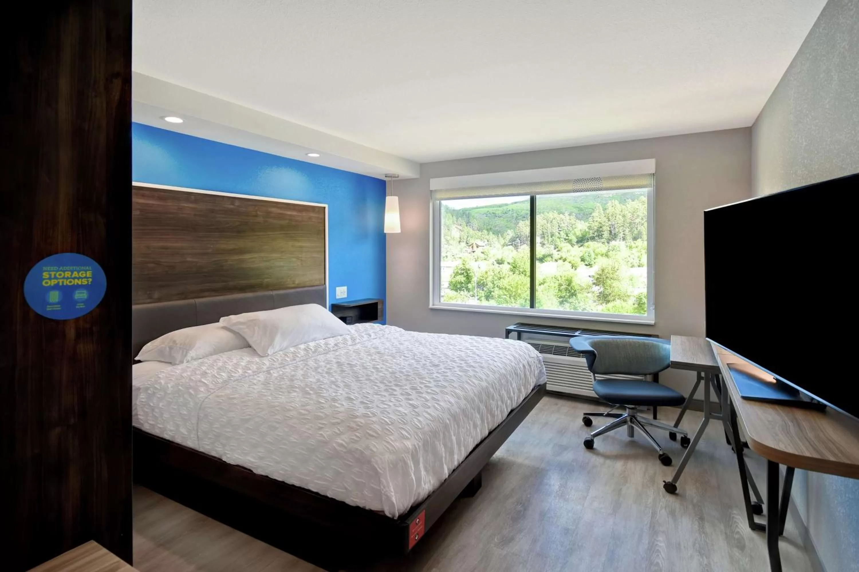 Bedroom, Bed in Tru By Hilton Deadwood