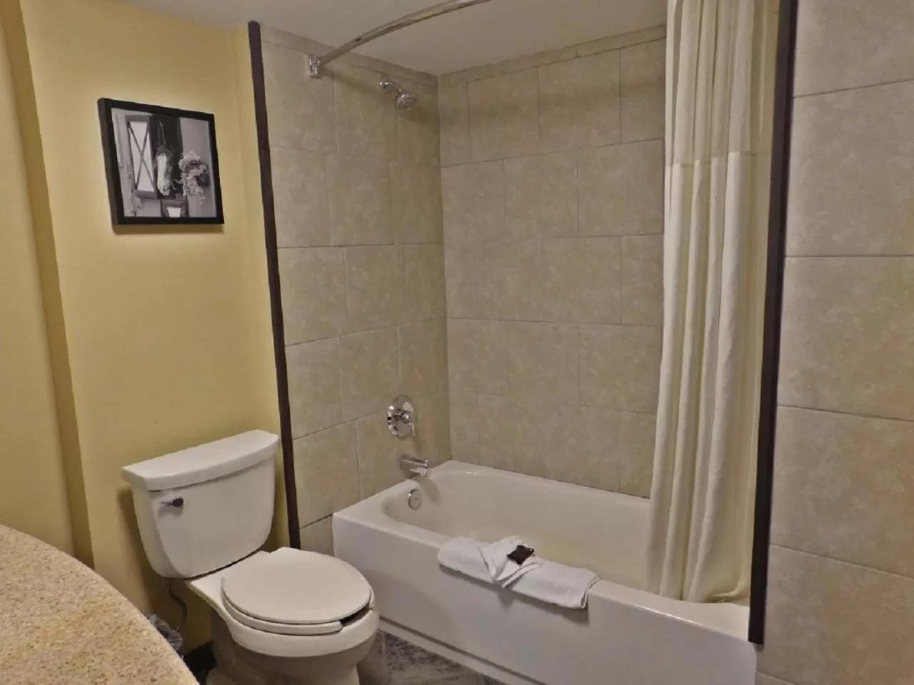 Bathroom in Wingate by Wyndham Bowling Green