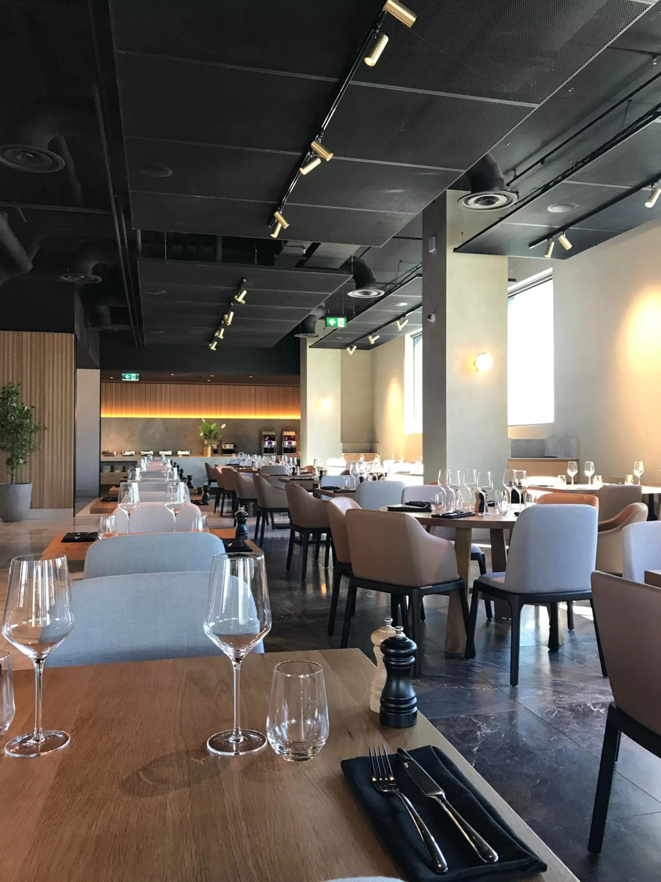Restaurant/places to eat in Novotel Melbourne South Wharf