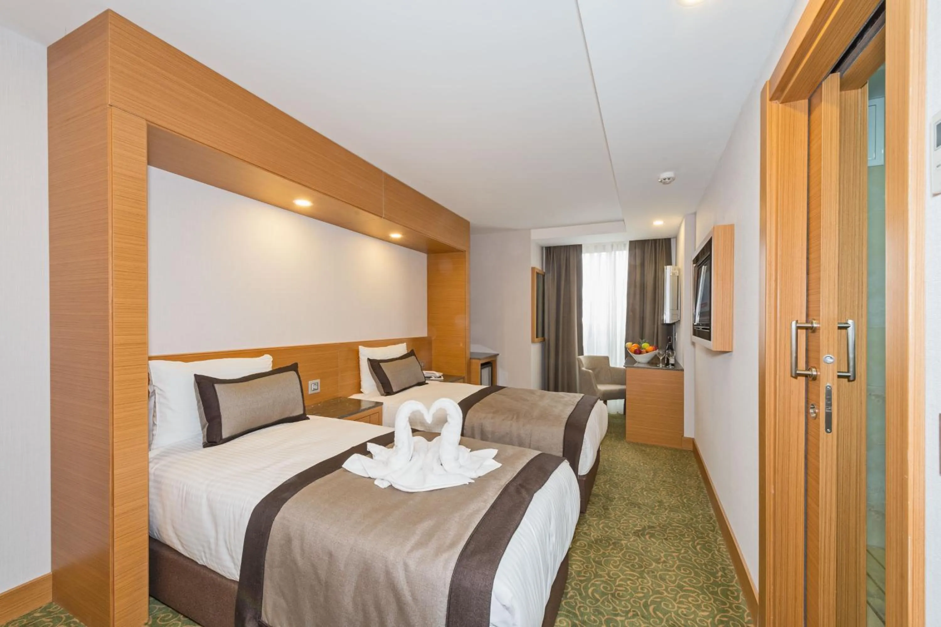 Photo of the whole room, Bed in Bisetun Hotel