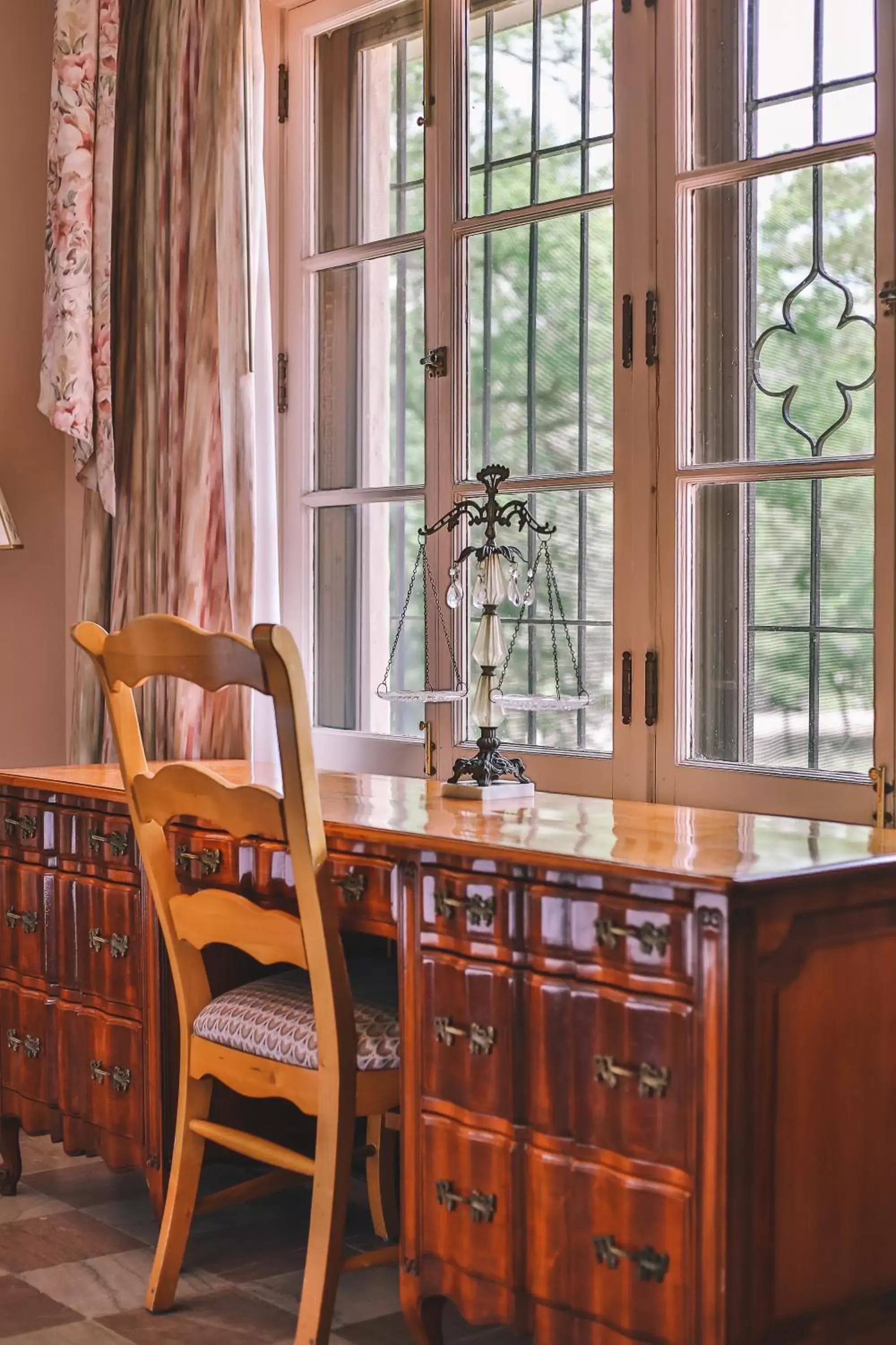 Junior Suite in The Lodge At Wakulla Springs Junior Suite in The Lodge At Wakulla Springs