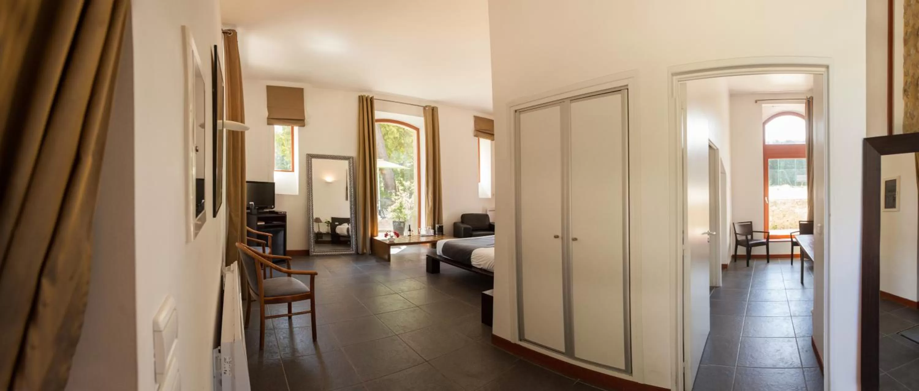 Photo of the whole room, Bed in Château de Bellefontaine - Teritoria