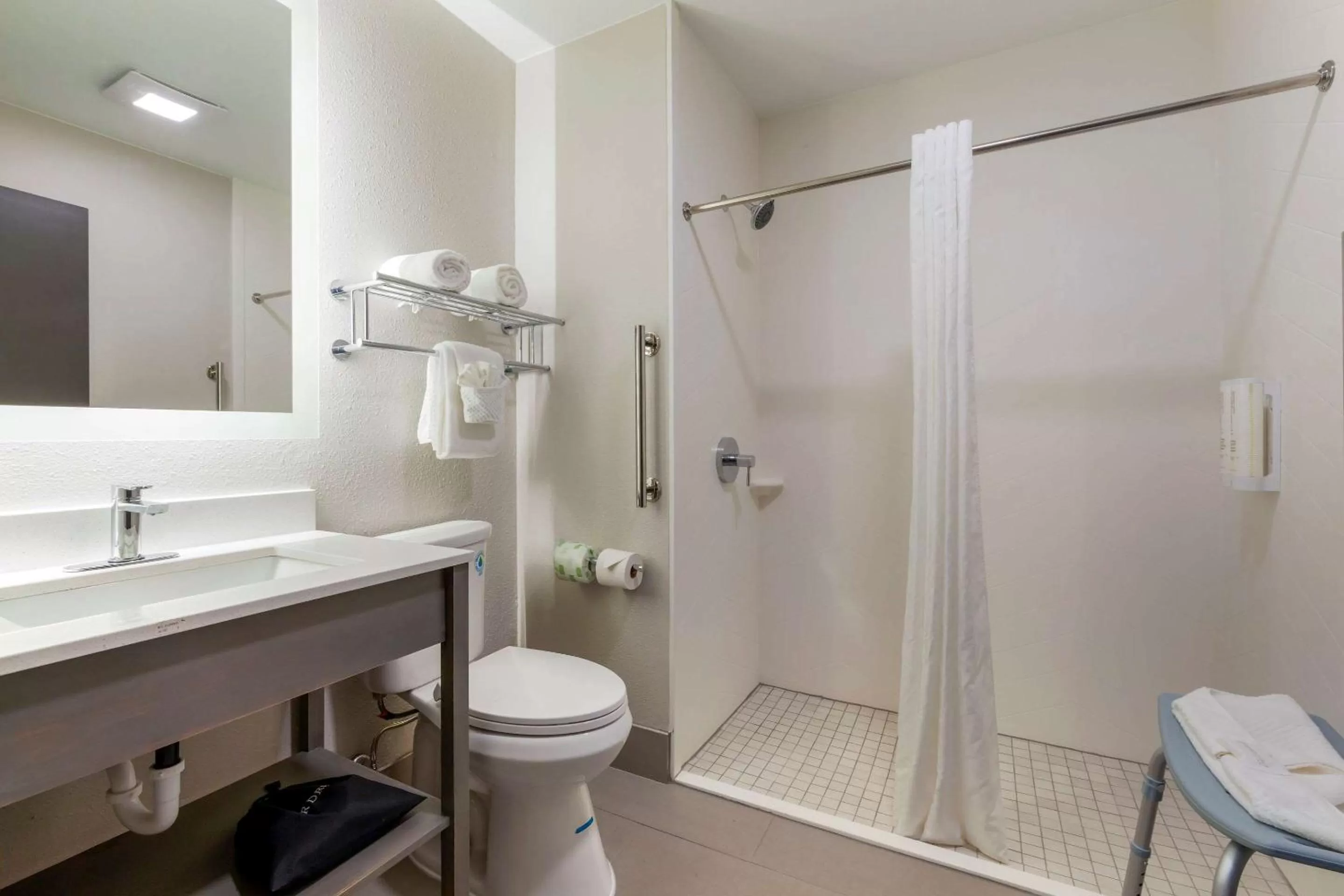 Bathroom in Clarion Pointe Tomah