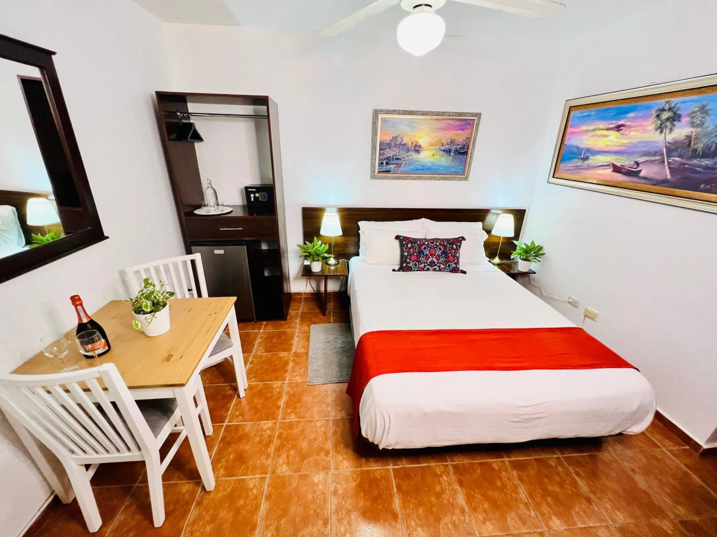 Photo of the whole room in Suite Colonial by Cristi