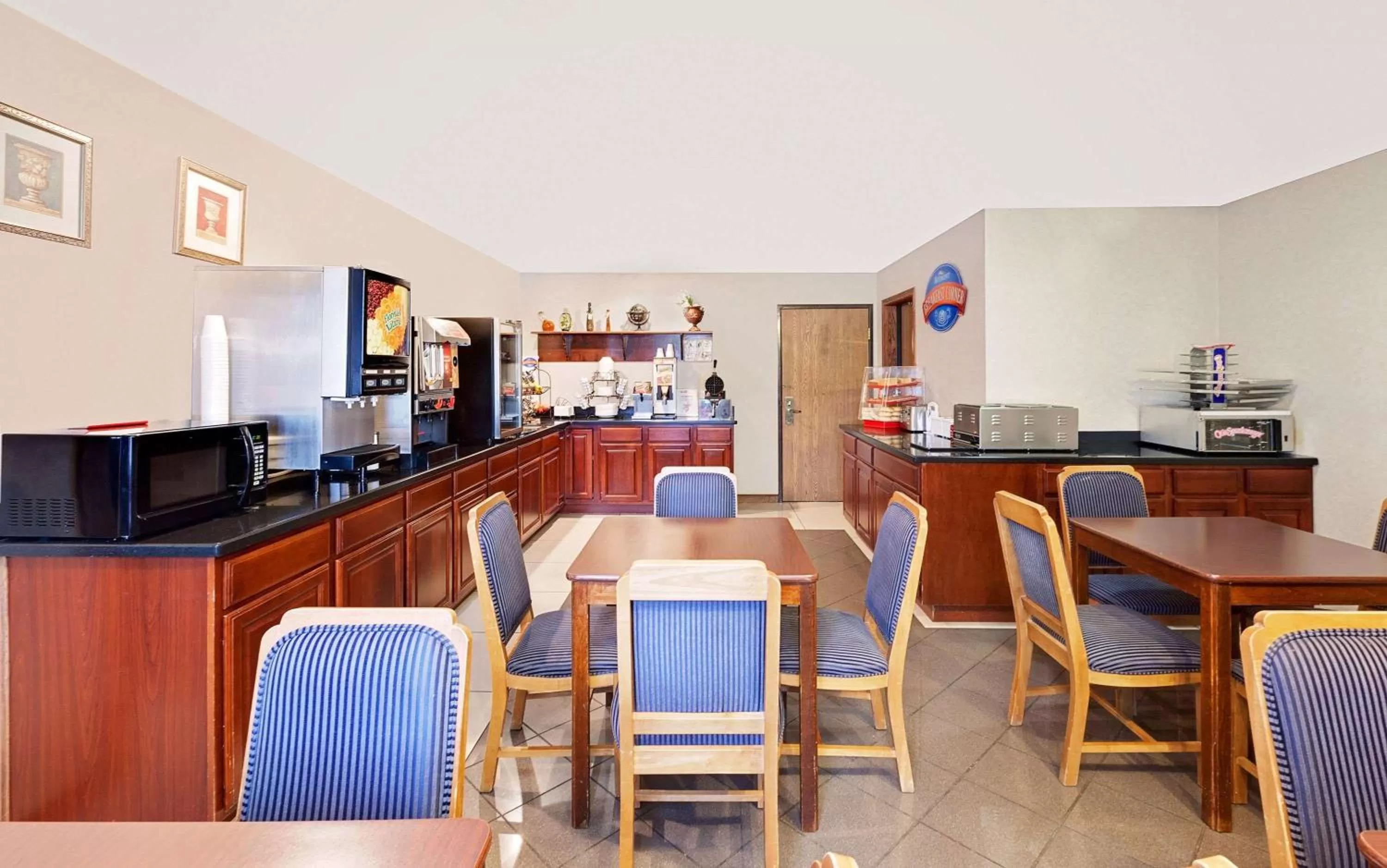 Restaurant/places to eat in Baymont by Wyndham Battle Creek Downtown