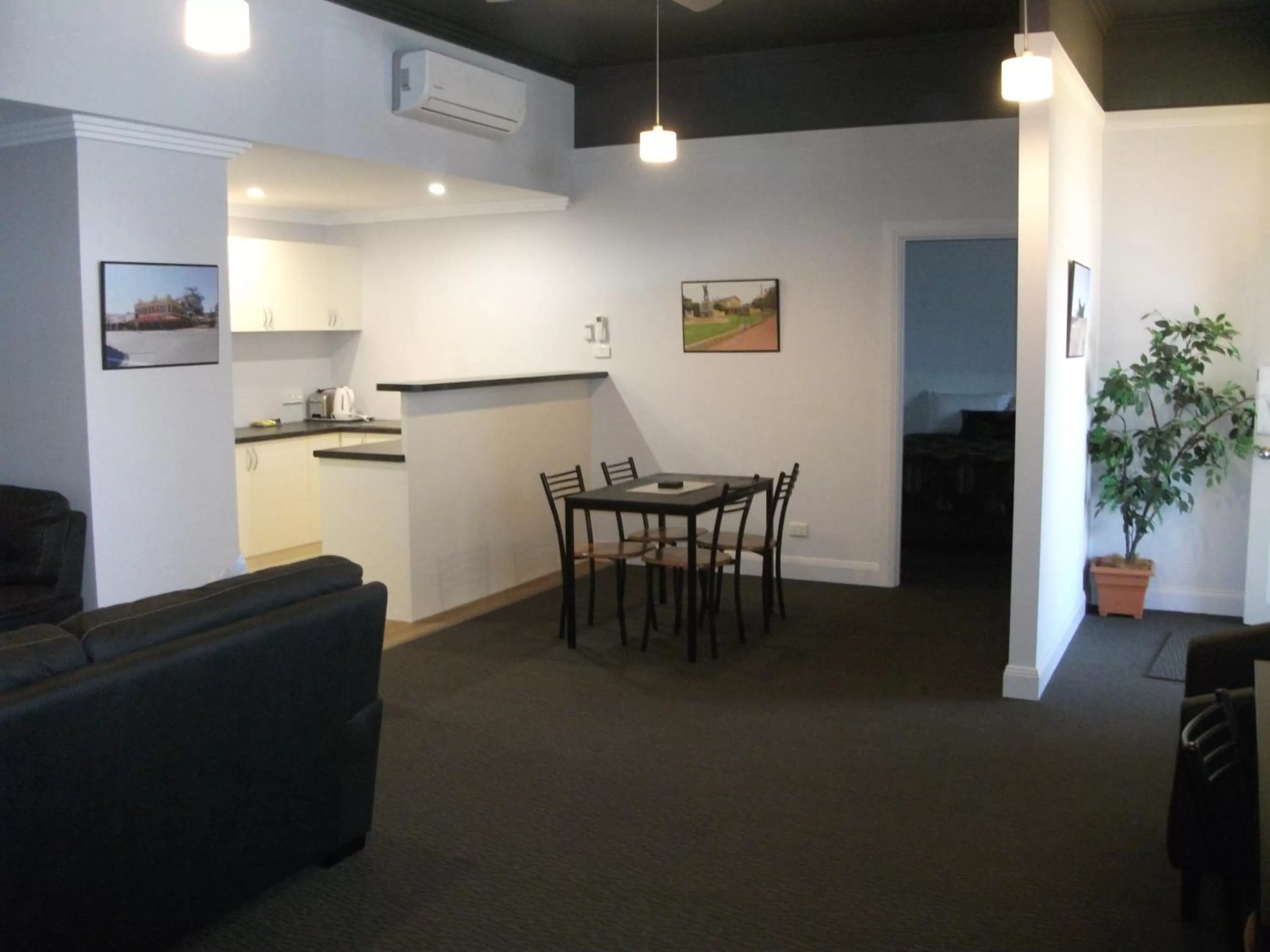 Kitchen or kitchenette in Daydream Motel and Apartments