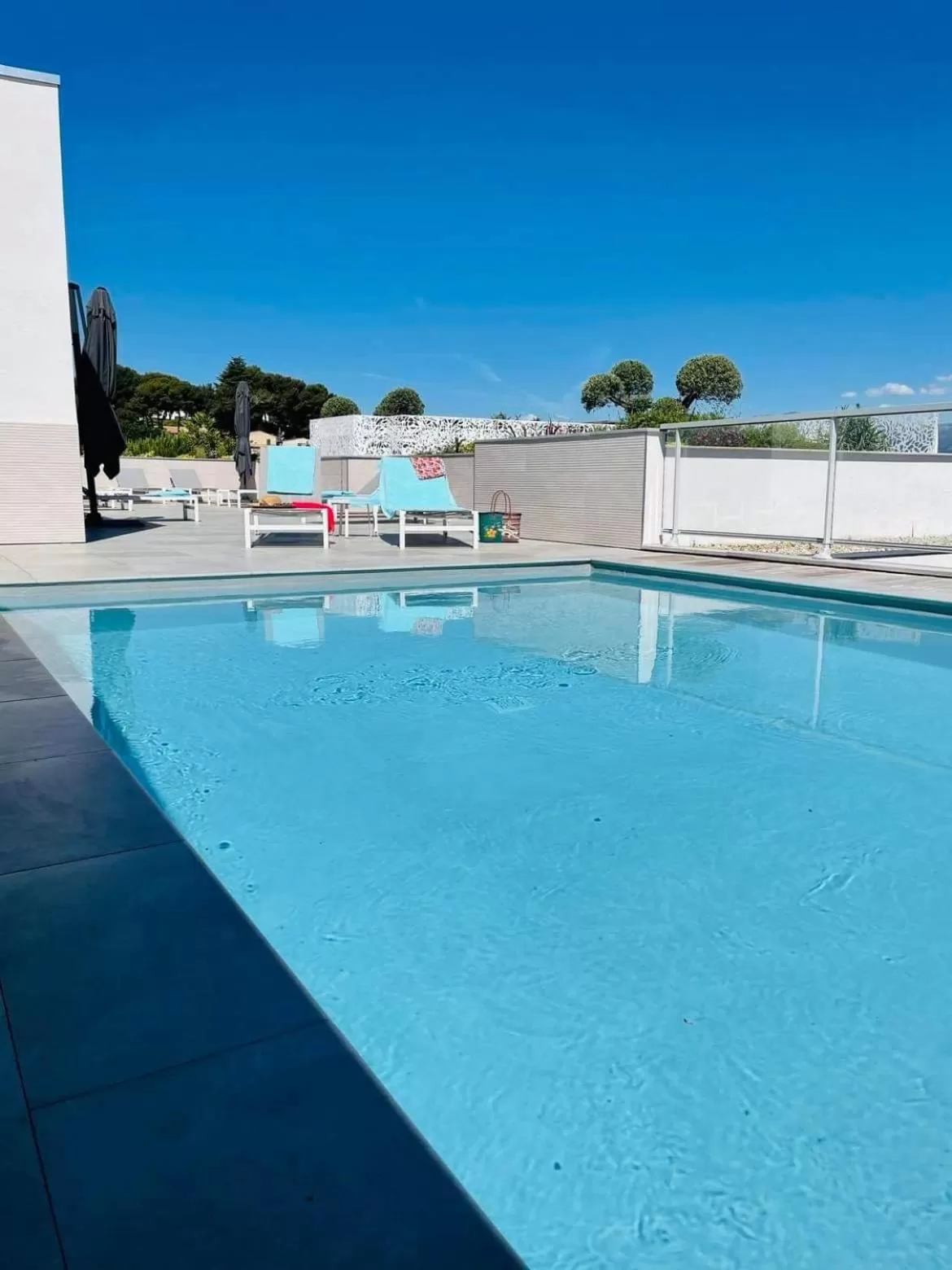 Swimming pool in Lagrange Apart'Hôtel Antibes Olympie