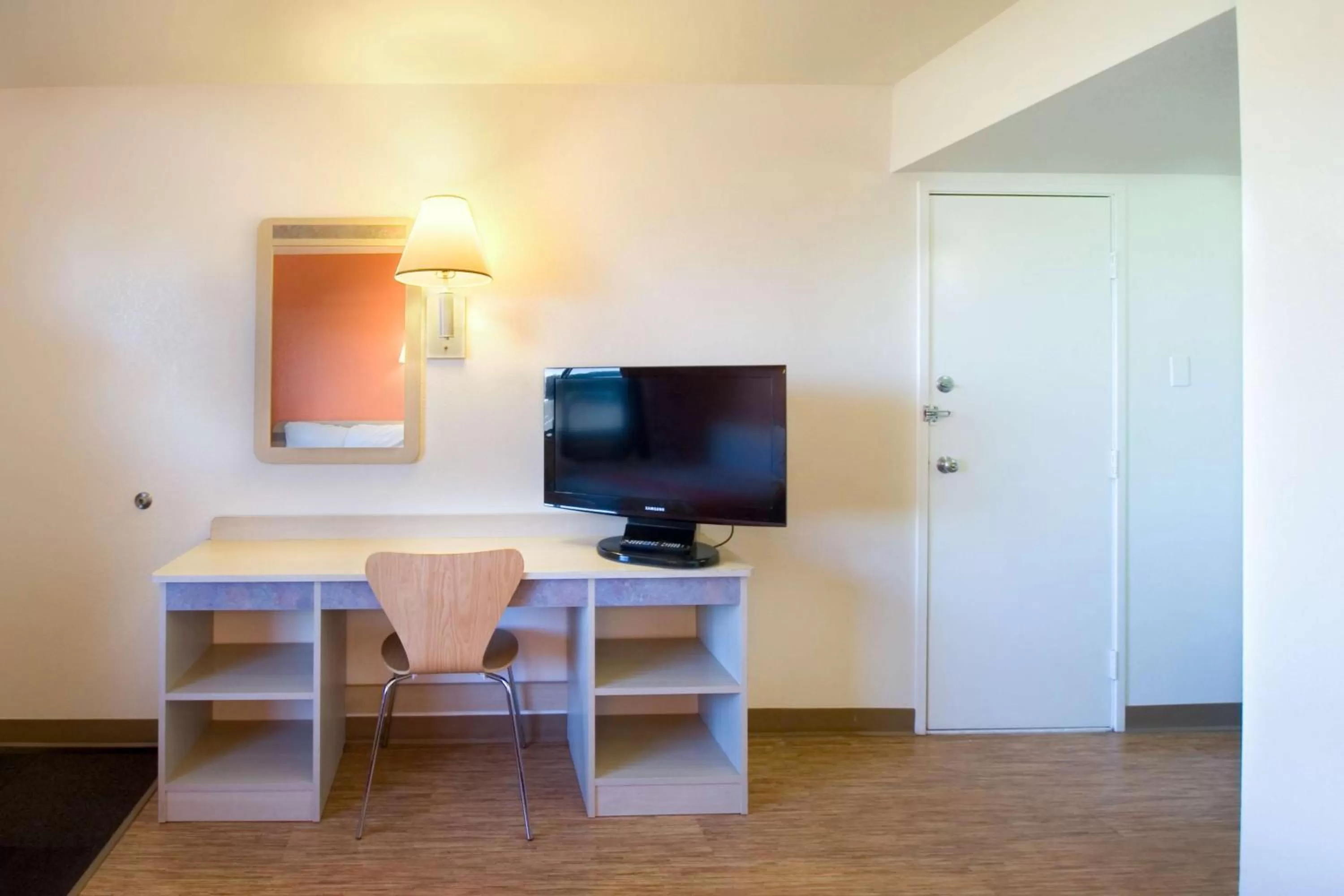 TV and multimedia in Motel 6-Pendleton, OR