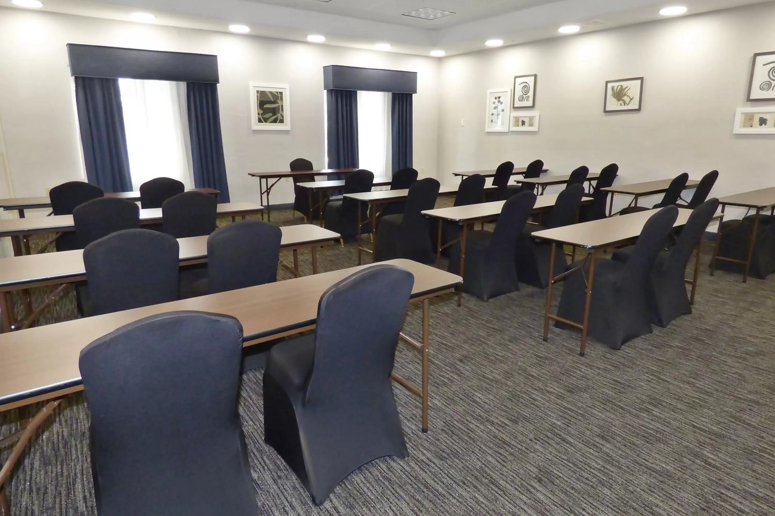 Meeting/conference room in Country Inn & Suites by Radisson, Tampa-Brandon, FL